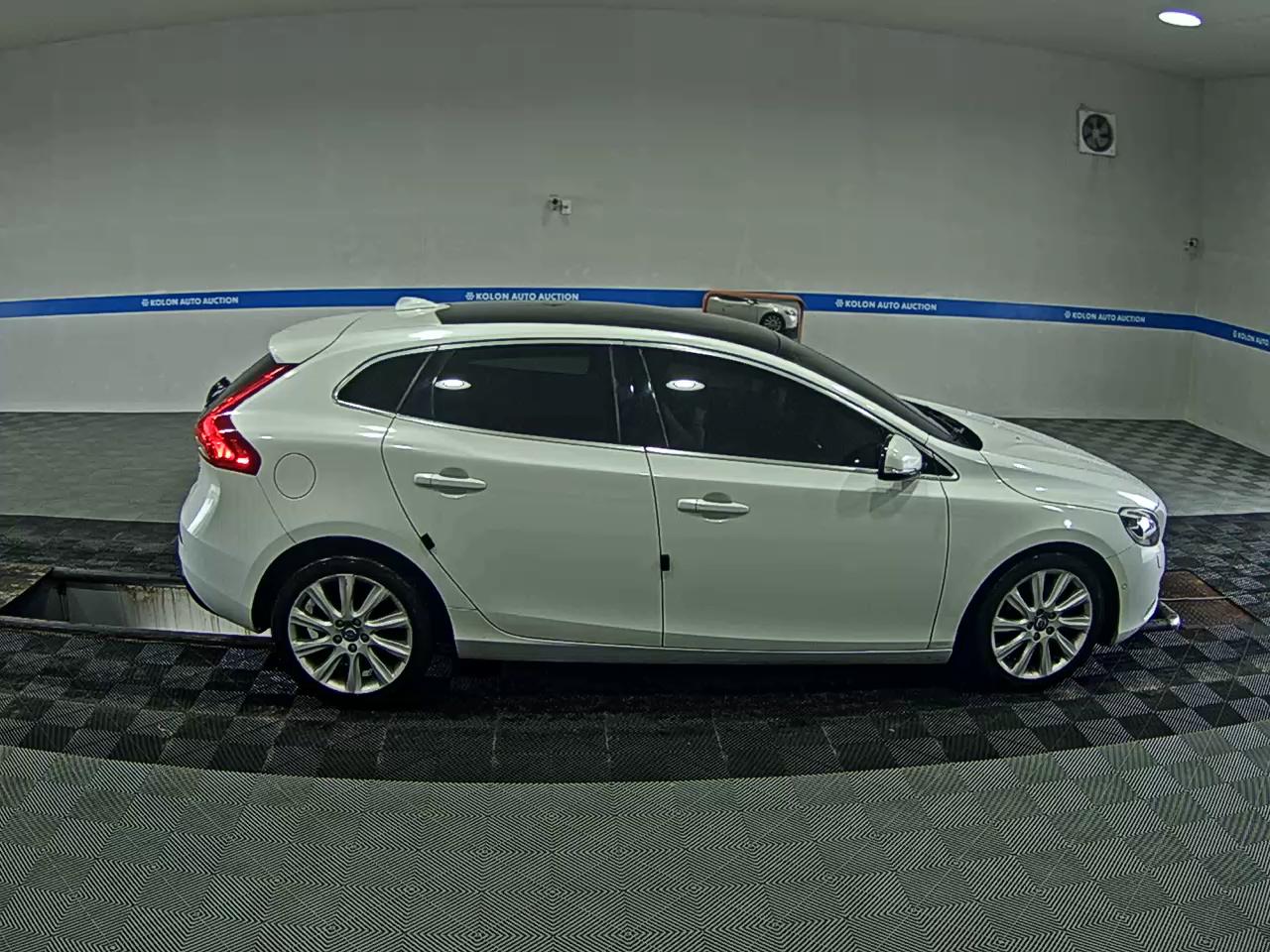 فولفو V40 (2Nd Gen) D2 بريميوم 2015 بريميوم