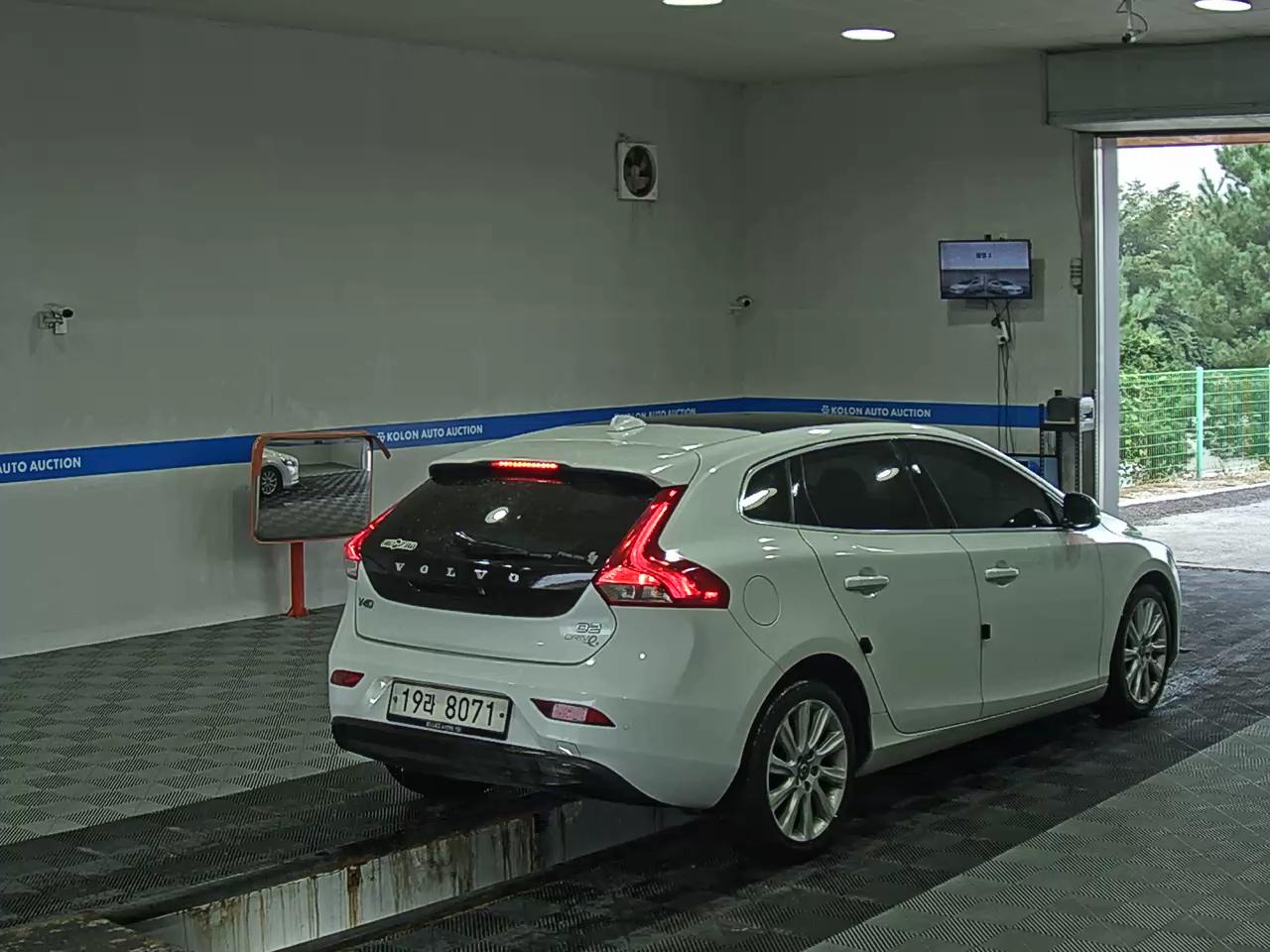 فولفو V40 (2Nd Gen) D2 بريميوم 2015 بريميوم