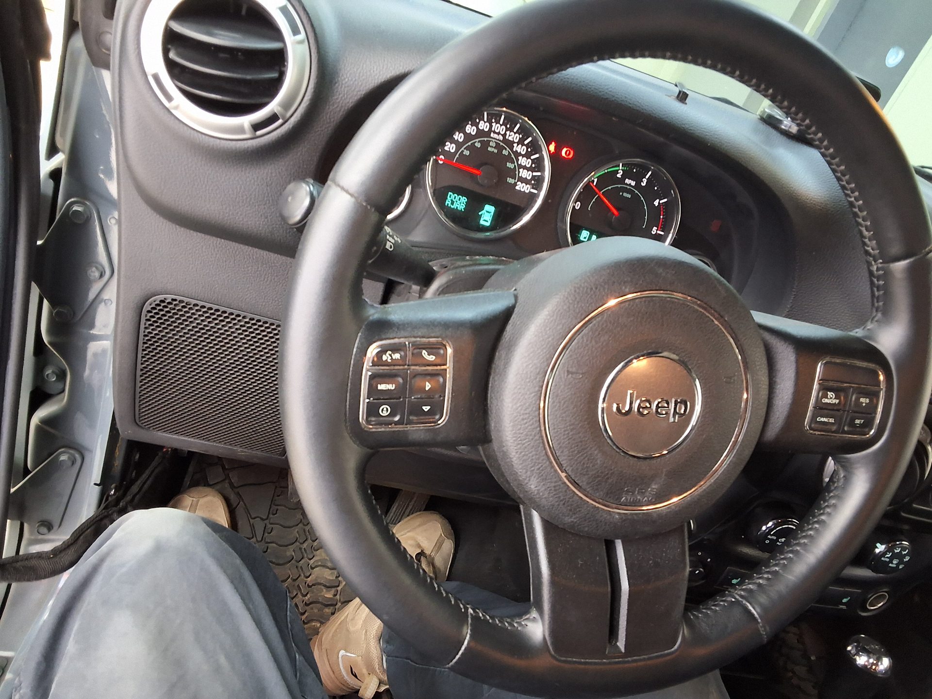 جيب رانجلر (Jk) 2.8 Sahara 4 أبواب 2014