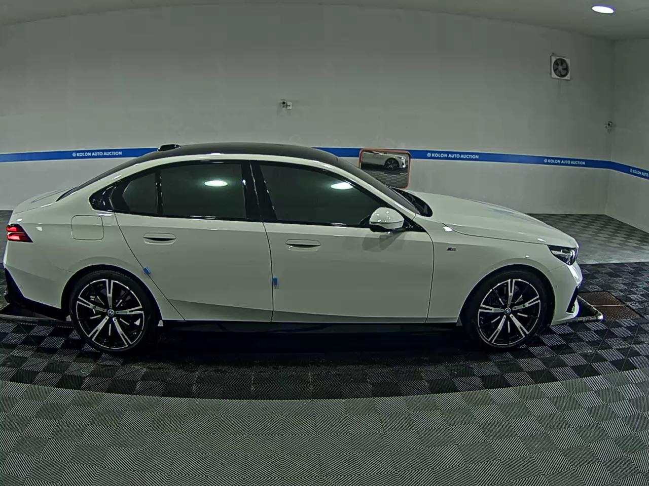 بي إم دبليو 5 Series (8Th Gen) 530I إكس درايف M Sport Pack 2025 SPORT
