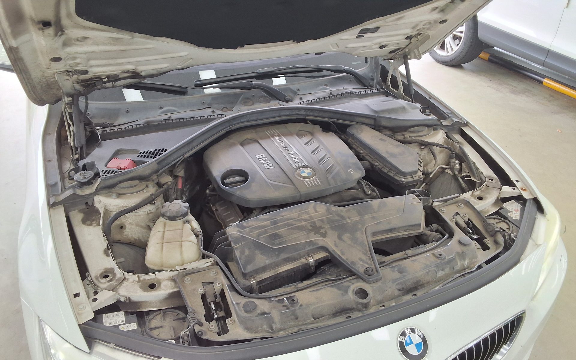 بي إم دبليو 4 Series (1St Gen) كوبيه 420D لكجري 2014 فاخر