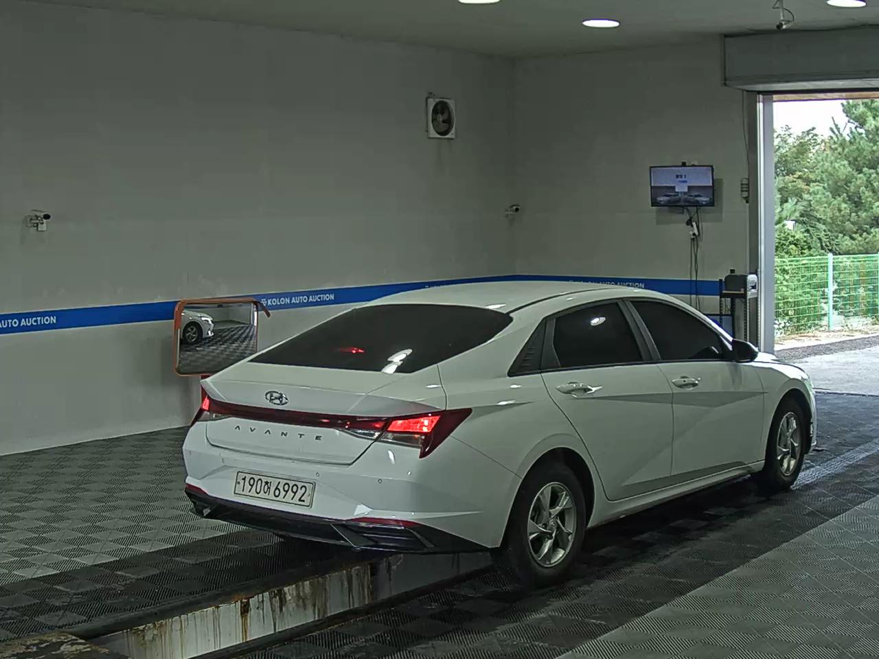 هيونداي أفانتي 2022 MODERN