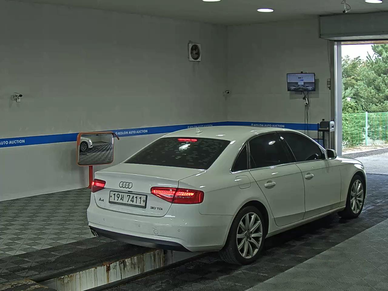 أودي إيه 4 (4Th Gen) 30 TDI Dynamic 2015