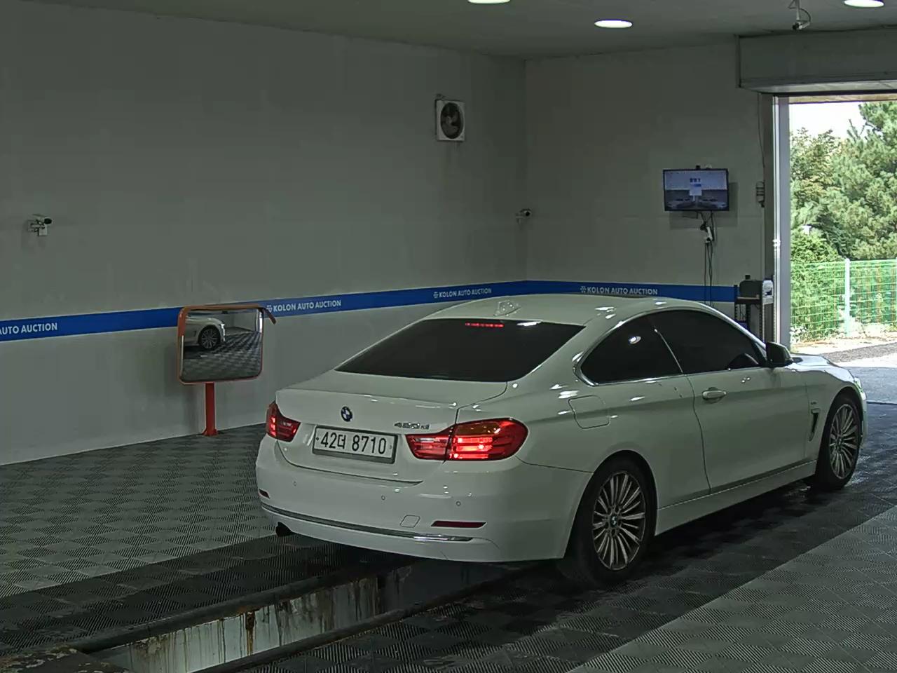 بي إم دبليو 4 Series (1St Gen) كوبيه 420D لكجري 2014 فاخر