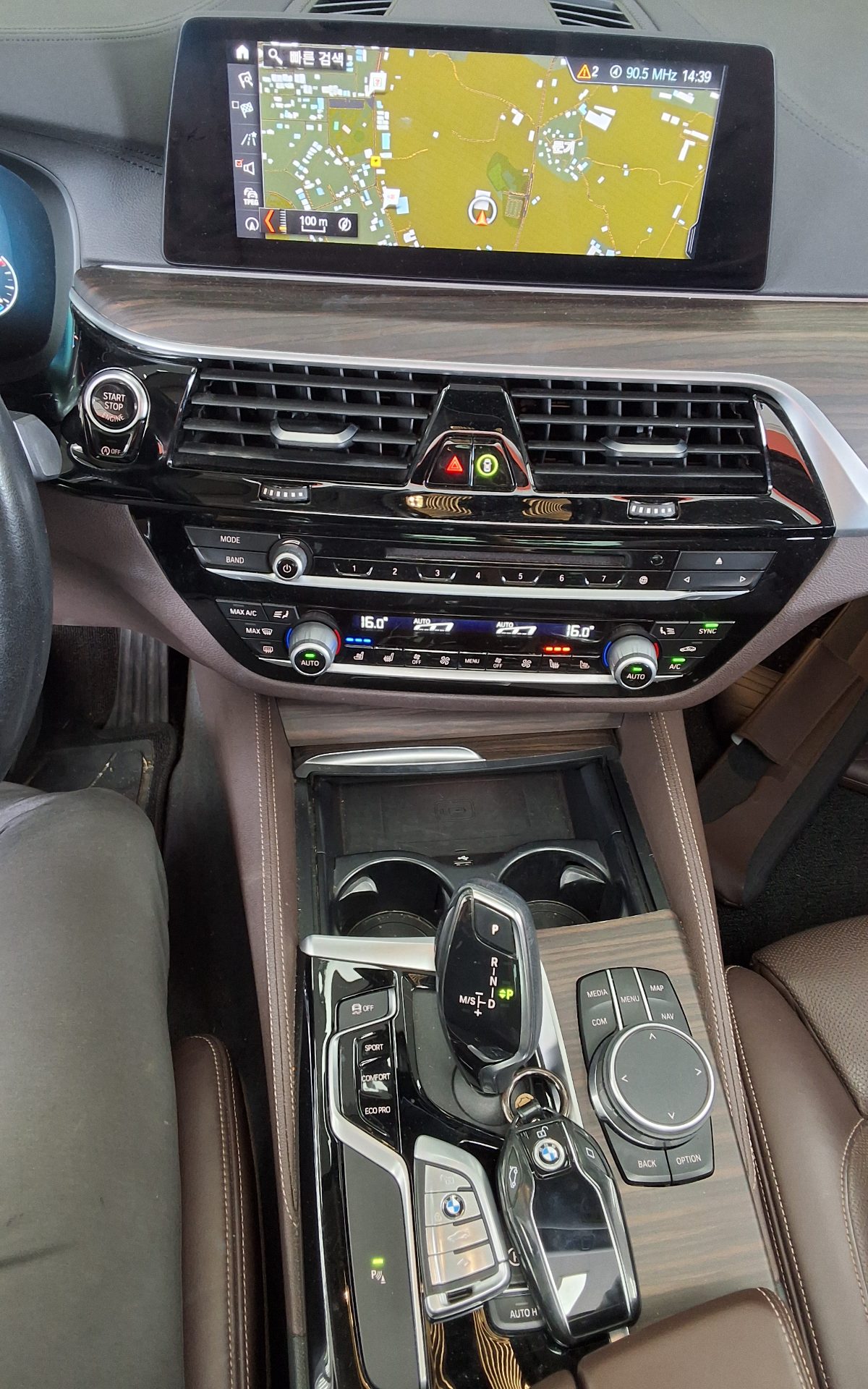 بي إم دبليو 5 Series (7Th Gen) 520D لكجري Line بلس 2019 فاخر LINE PLUS