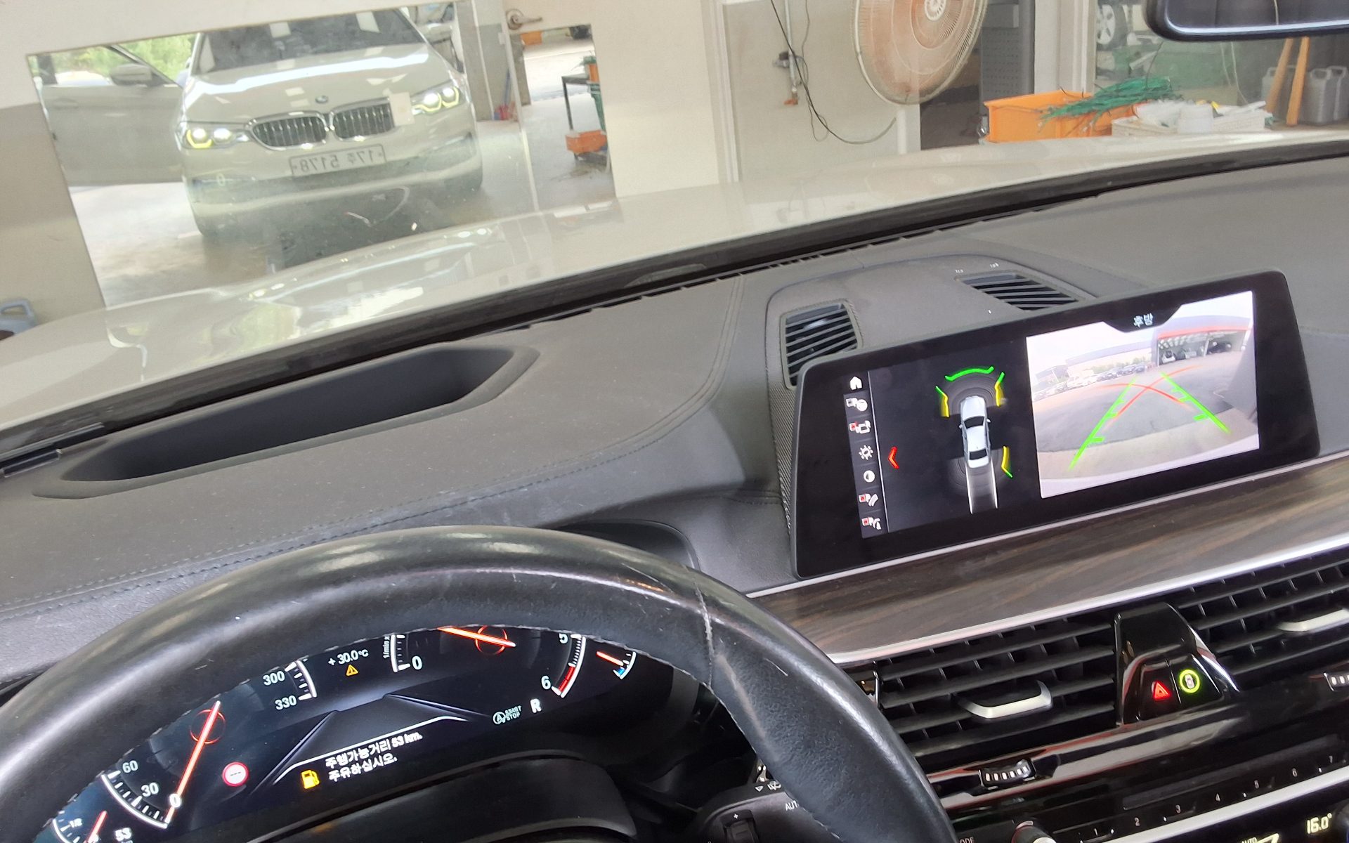 بي إم دبليو 5 Series (7Th Gen) 520D لكجري Line بلس 2019 فاخر LINE PLUS
