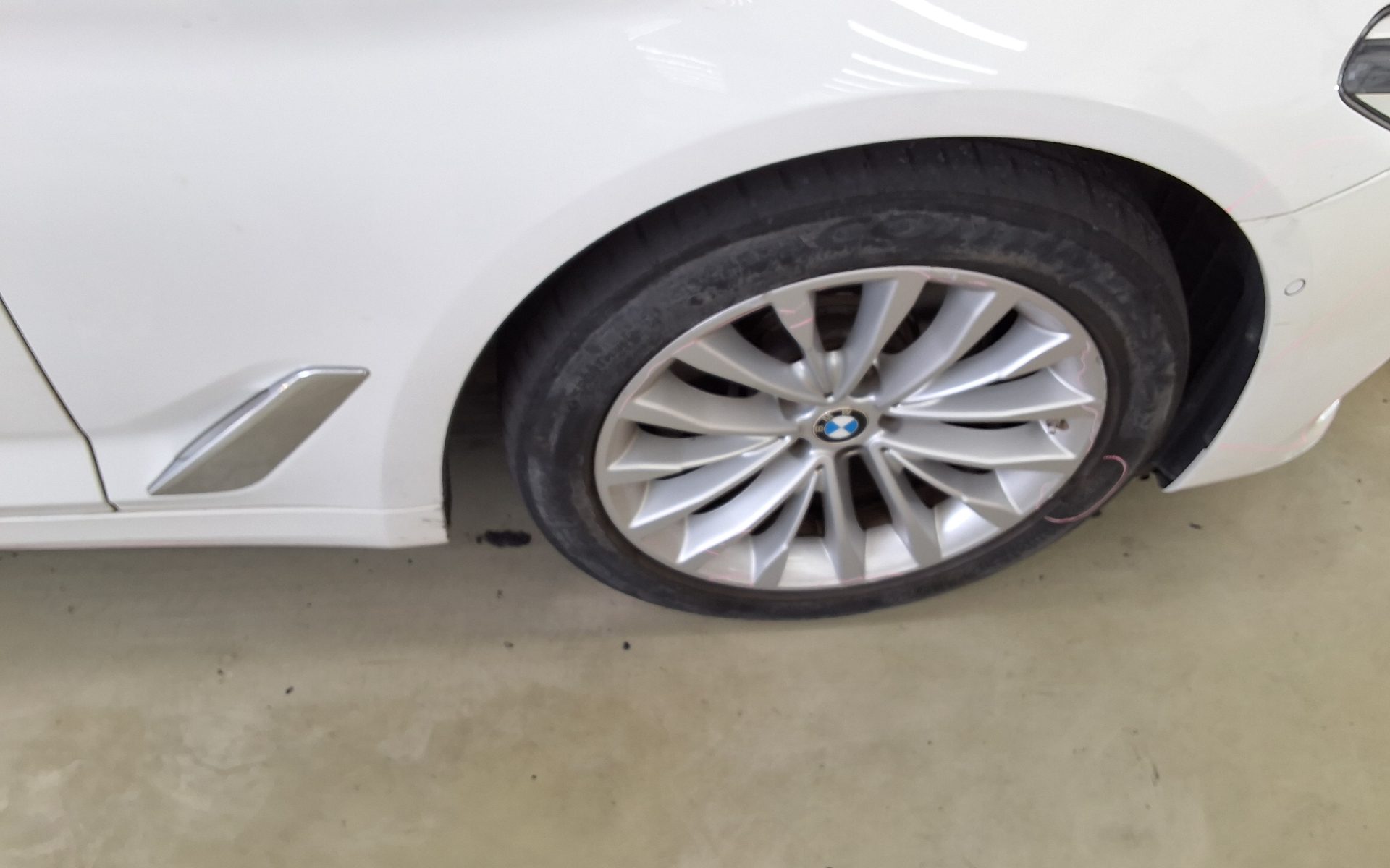 بي إم دبليو 5 Series (7Th Gen) 520D لكجري Line بلس 2019 فاخر LINE PLUS