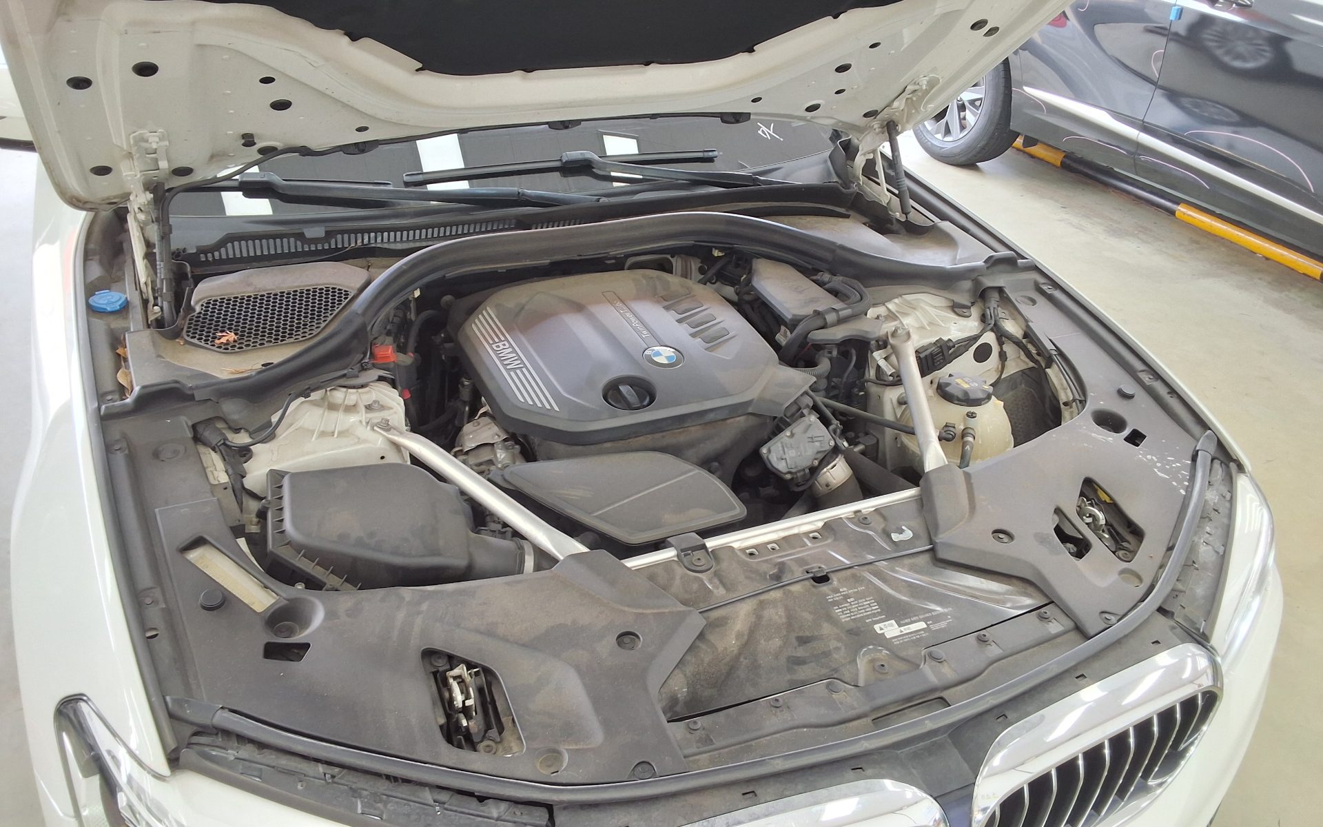 بي إم دبليو 5 Series (7Th Gen) 520D لكجري Line بلس 2019 فاخر LINE PLUS