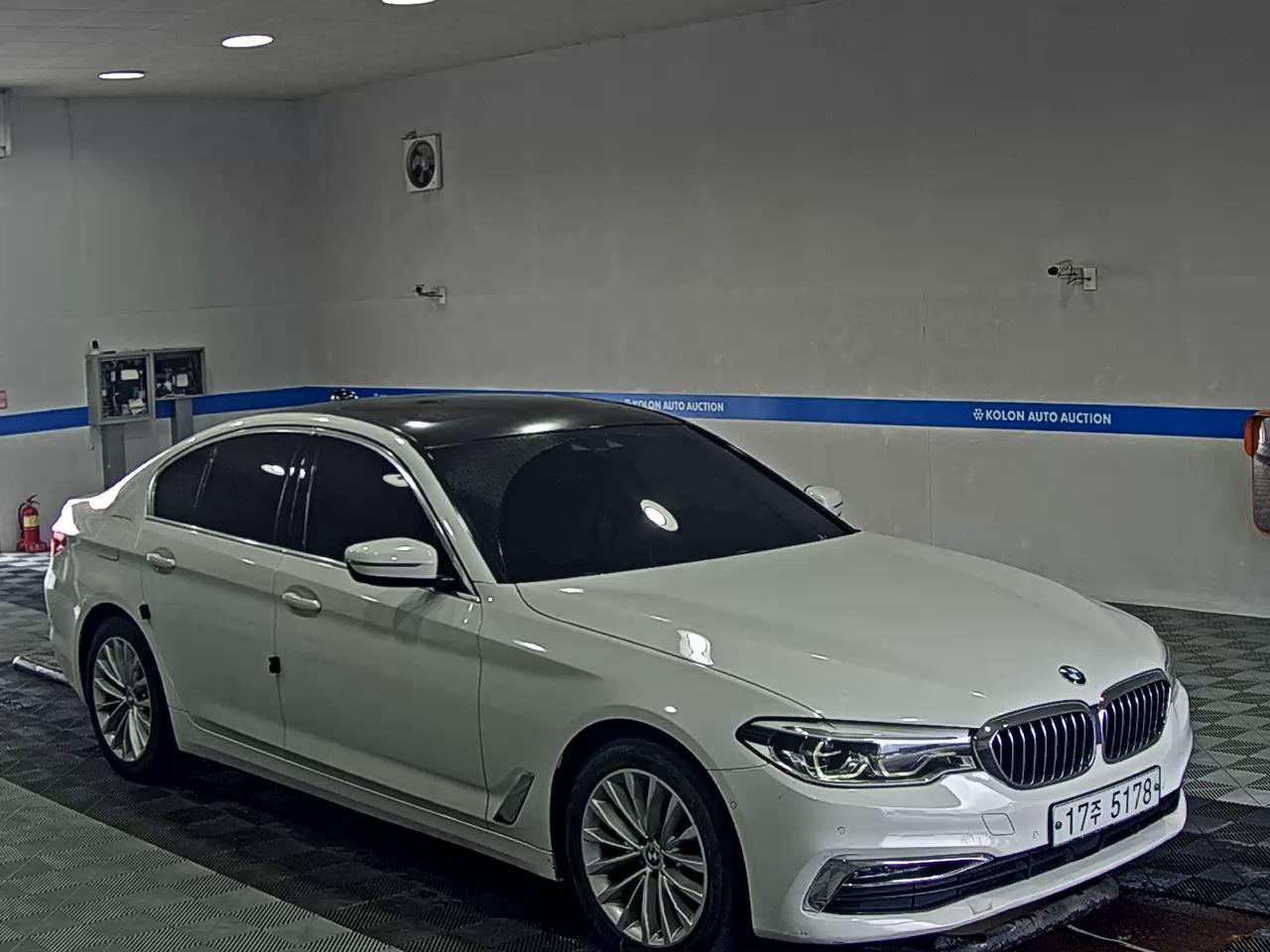 بي إم دبليو 5 Series (7Th Gen) 520D لكجري Line بلس 2019 فاخر LINE PLUS
