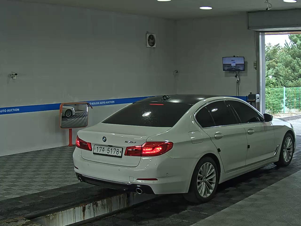 بي إم دبليو 5 Series (7Th Gen) 520D لكجري Line بلس 2019 فاخر LINE PLUS