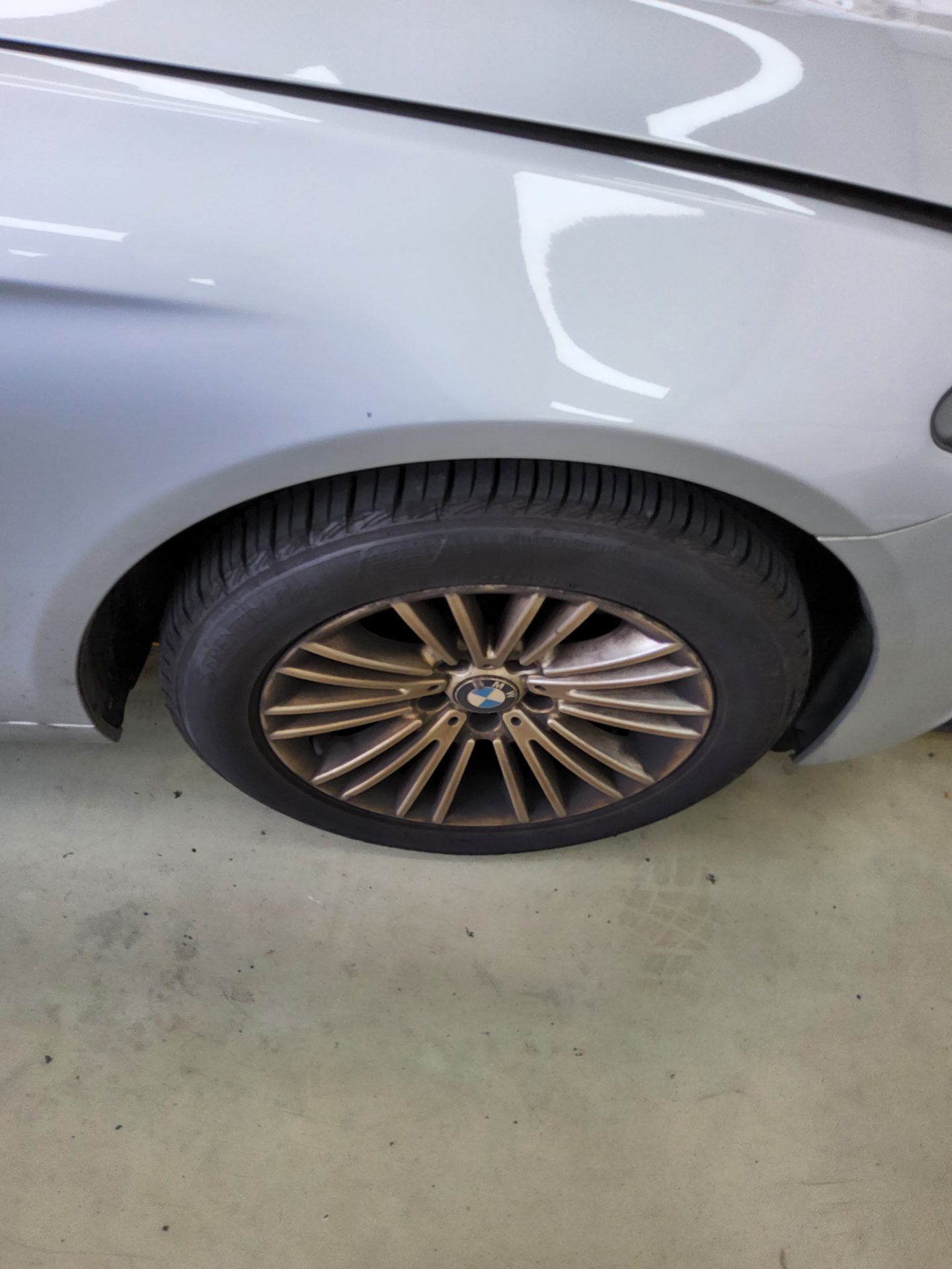 بي إم دبليو 5 Series (6Th Gen) 520D إكس درايف 2014 520d