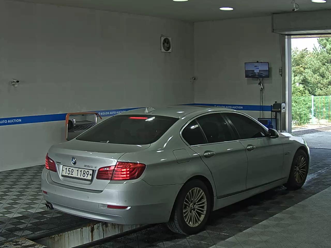 بي إم دبليو 5 Series (6Th Gen) 520D إكس درايف 2014 520d