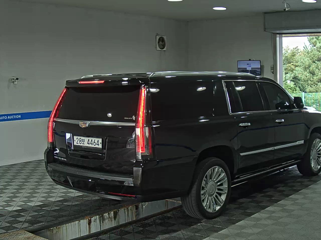 كاديلاك Escalade (4Th Gen) 6.2 V8 Esv 2017
