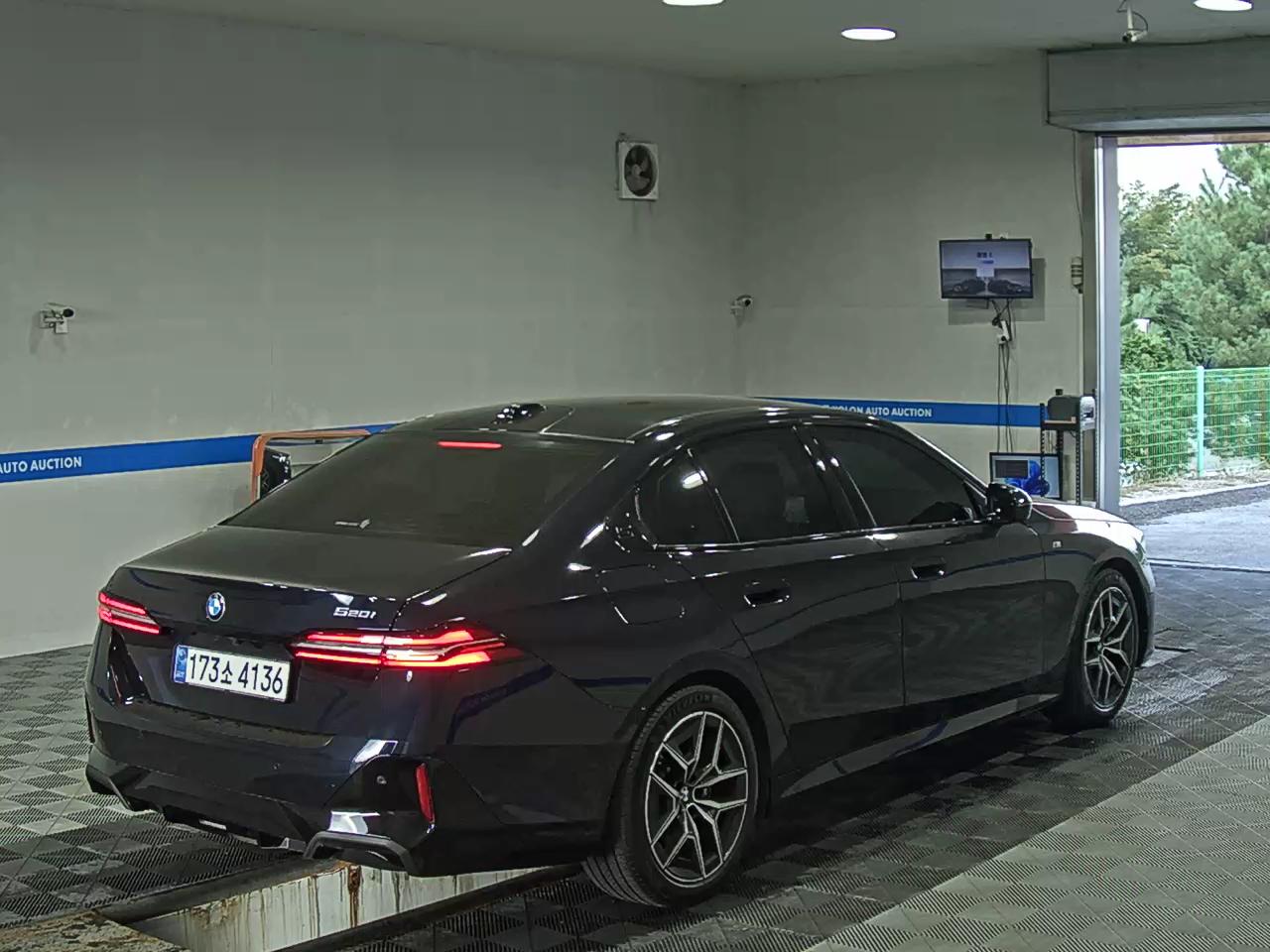 بي إم دبليو 5 Series (8Th Gen) 520I M Sport Pack 2025 SPORT