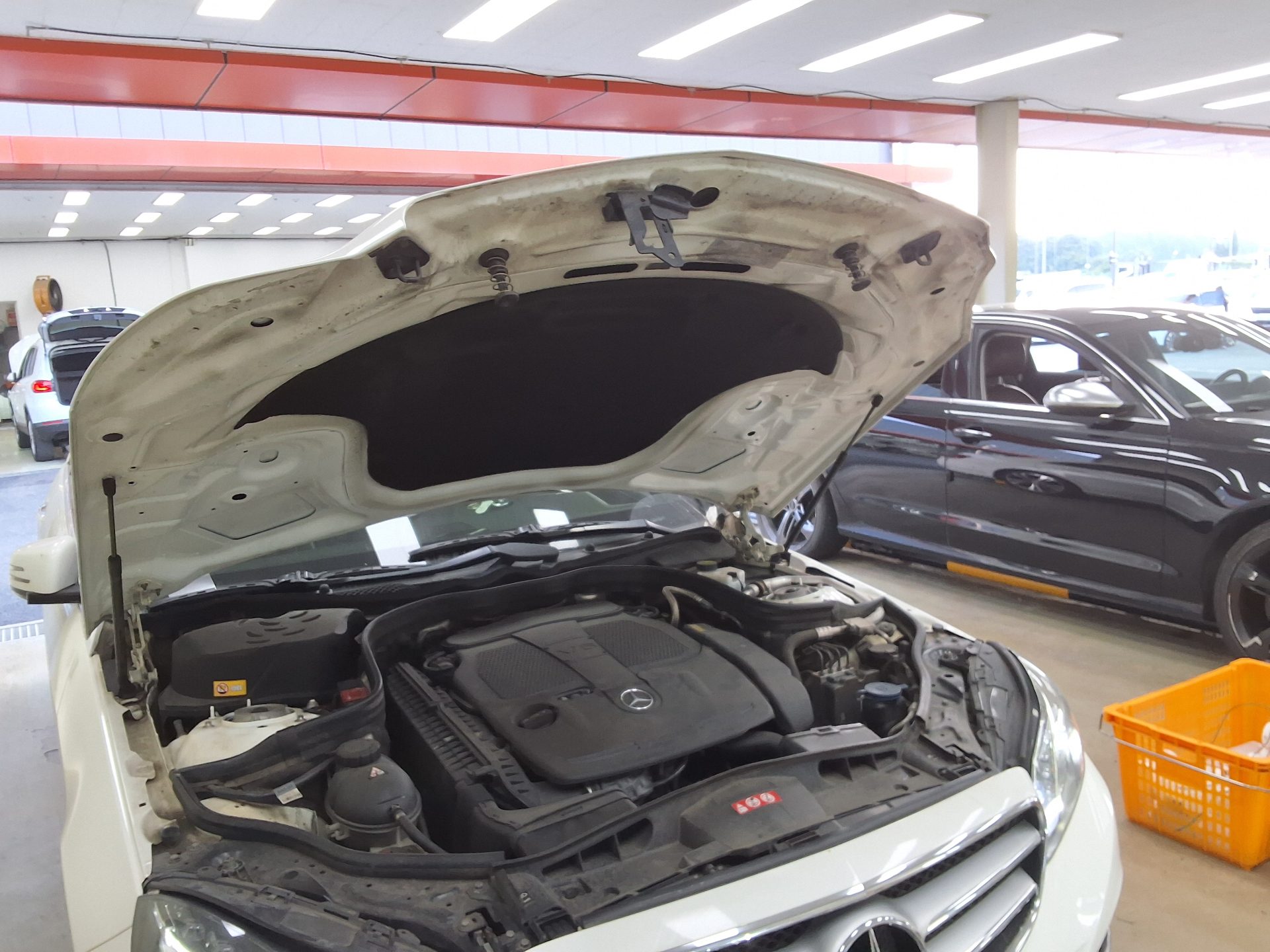 مرسيدس بنز E Class (4Th Gen) E300 فورماتيك Avantgarde 2014 4MATIC
