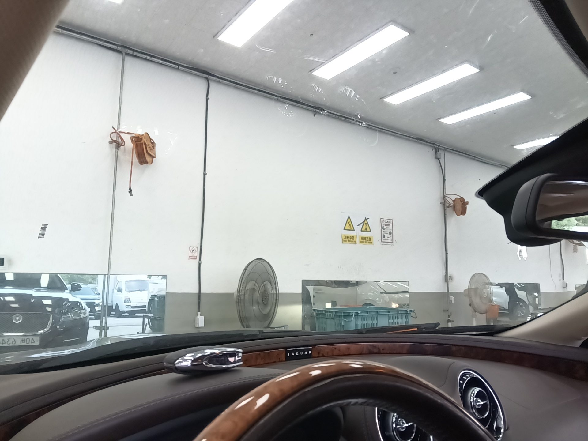 جاكوار Xj (8Th Gen) 5.0 Lwb بريميوم لكجري 2010 بريميوم فاخر