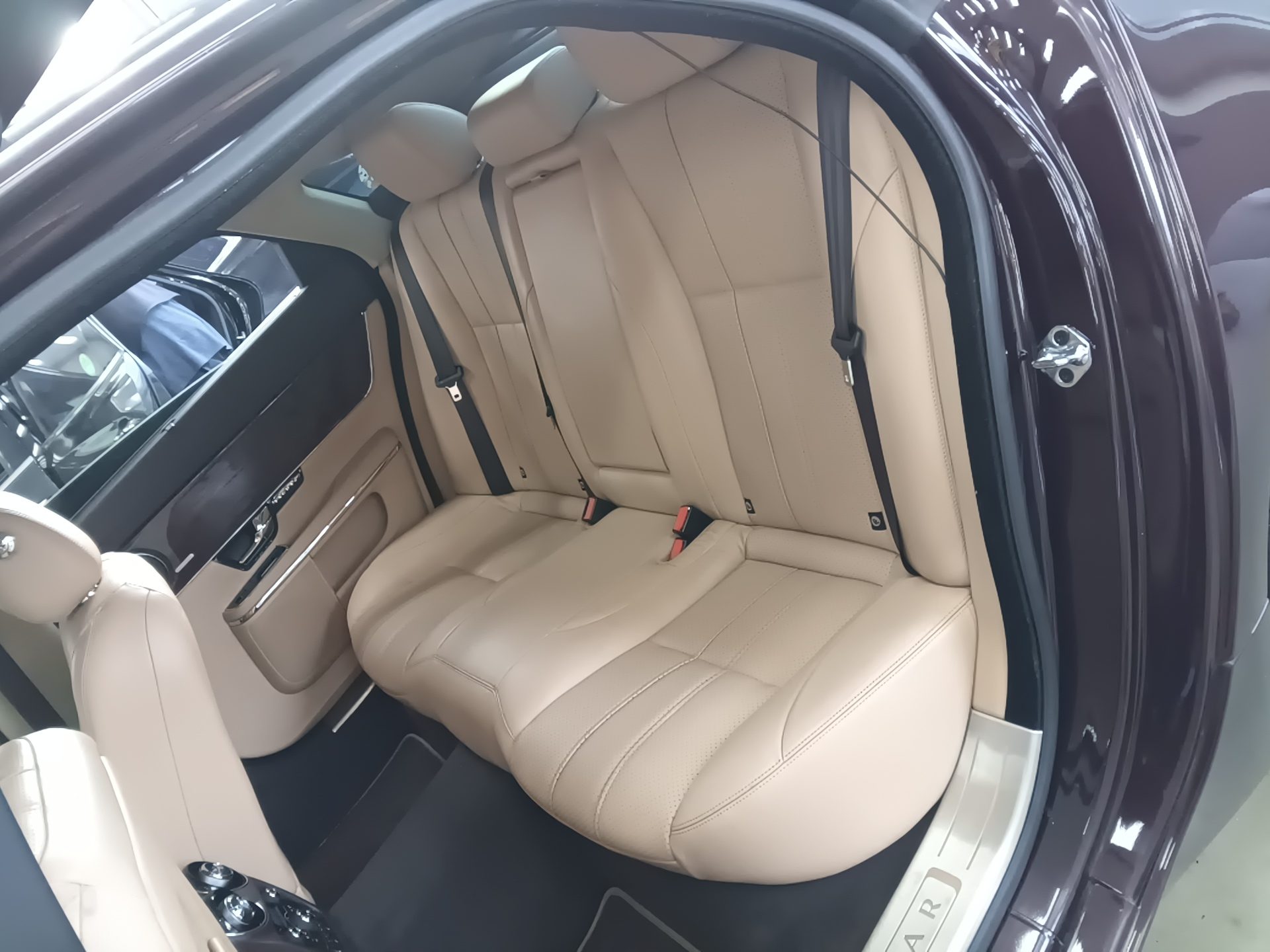 جاكوار Xj (8Th Gen) 5.0 Lwb بريميوم لكجري 2010 بريميوم فاخر