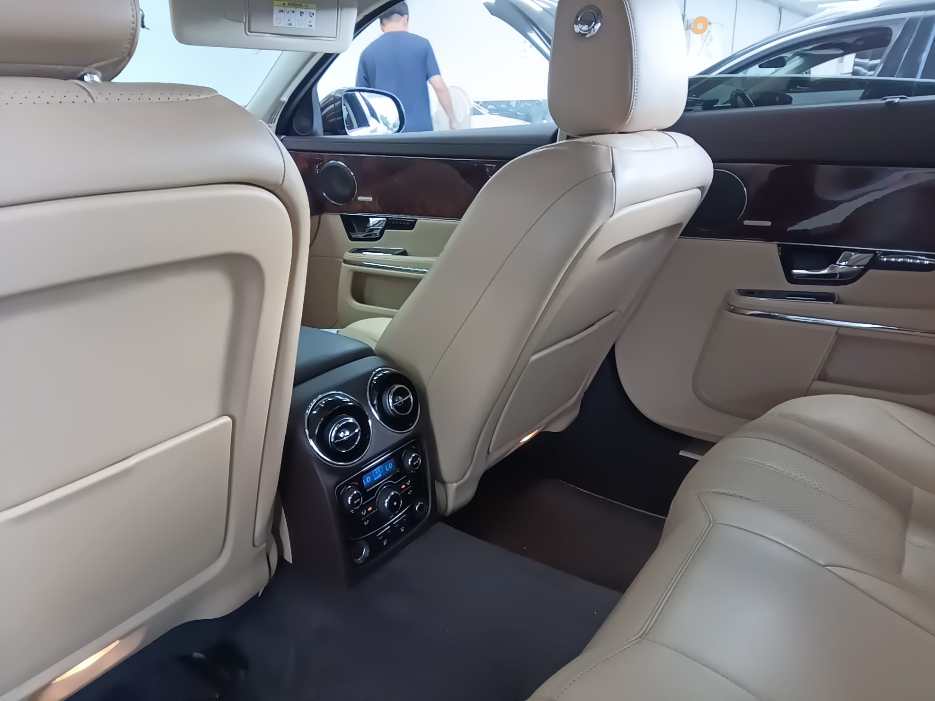 جاكوار Xj (8Th Gen) 5.0 Lwb بريميوم لكجري 2010 بريميوم فاخر