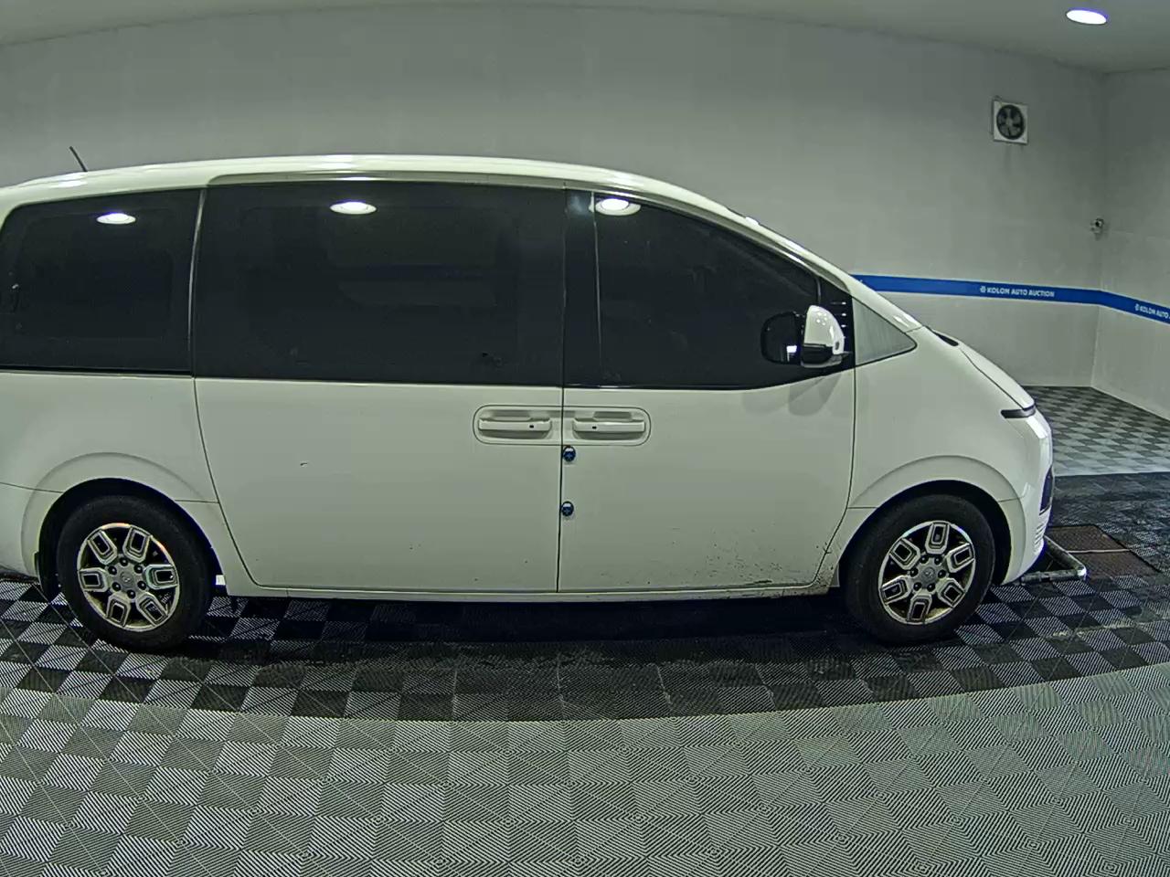 هيونداي ستاريا 2022 MODERN