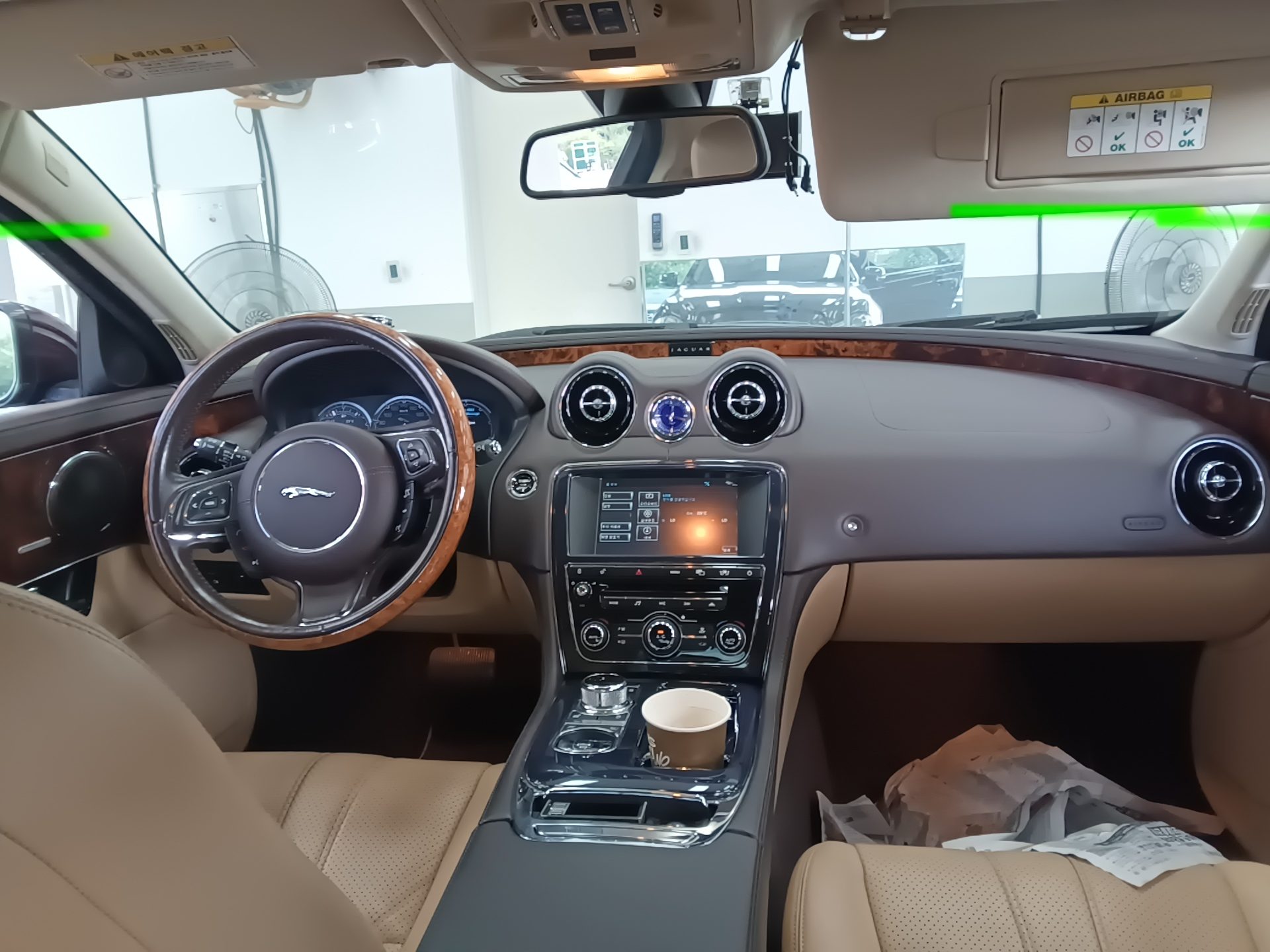 جاكوار Xj (8Th Gen) 5.0 Lwb بريميوم لكجري 2010 بريميوم فاخر