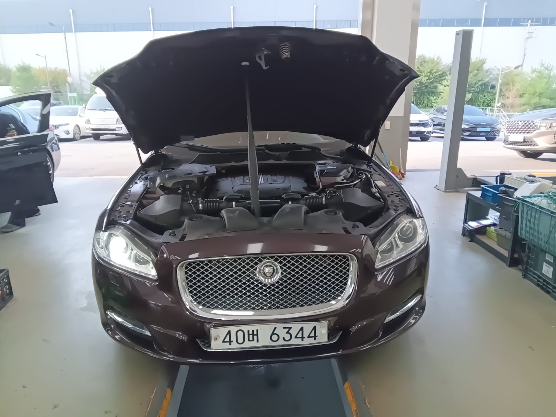 جاكوار Xj (8Th Gen) 5.0 Lwb بريميوم لكجري 2010 بريميوم فاخر
