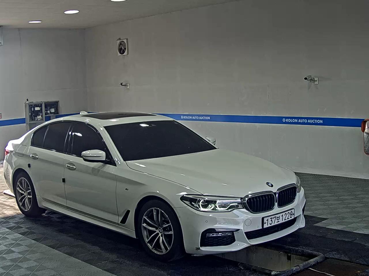 بي إم دبليو 5 Series (7Th Gen) 520D M Sport Pack 2017 SPORT
