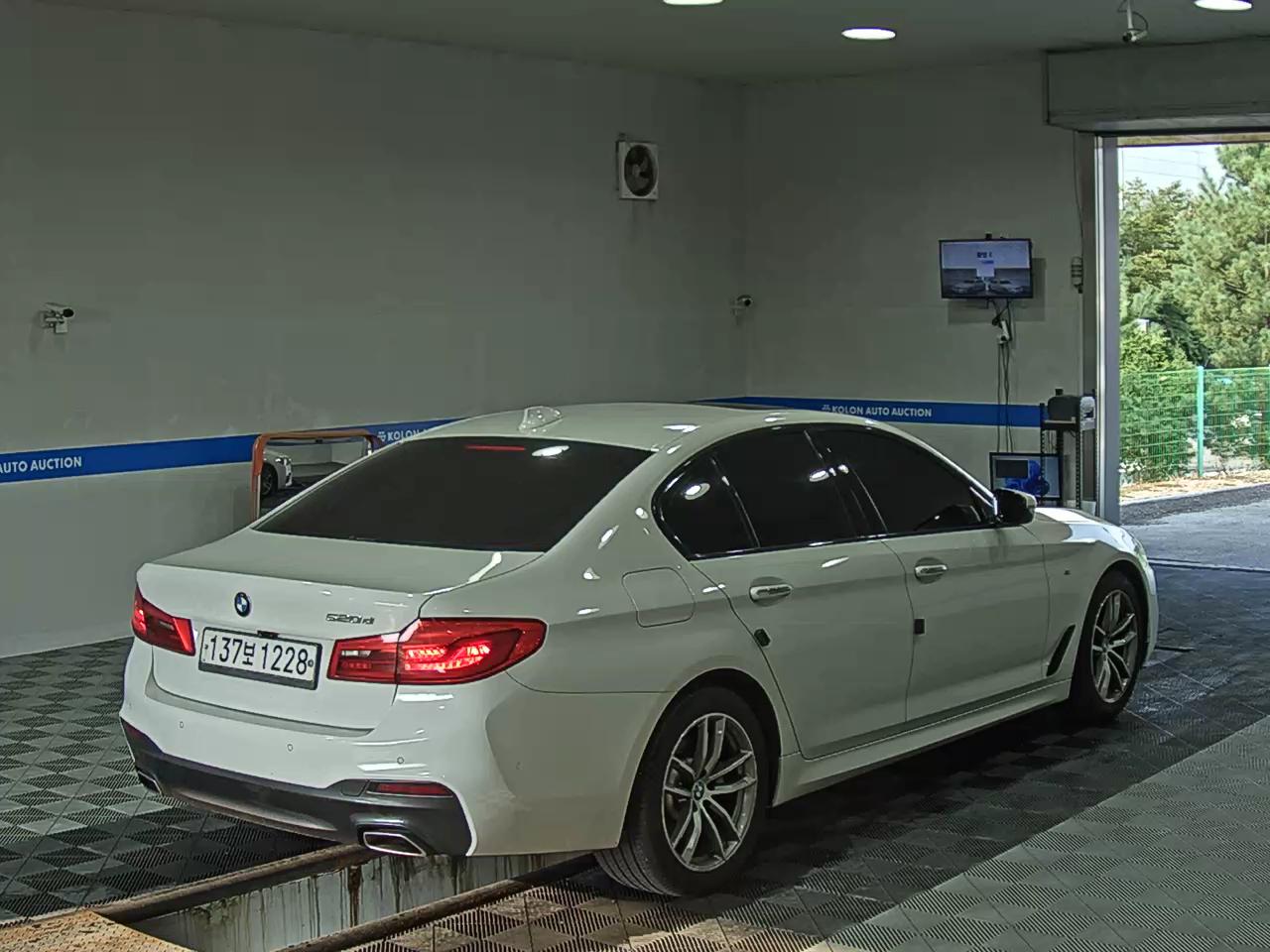 بي إم دبليو 5 Series (7Th Gen) 520D M Sport Pack 2017 SPORT