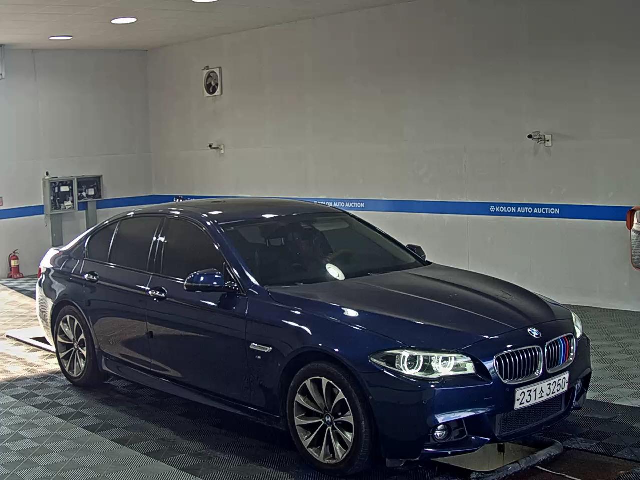 بي إم دبليو 5 Series (6Th Gen) 520D إكس درايف M Aerodynamic 2016 520d