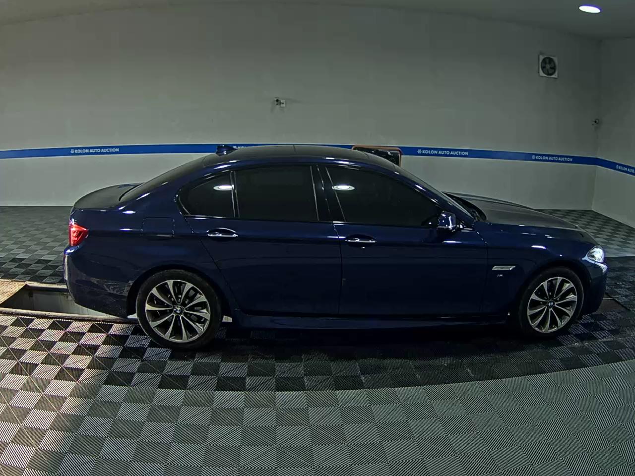 بي إم دبليو 5 Series (6Th Gen) 520D إكس درايف M Aerodynamic 2016 520d