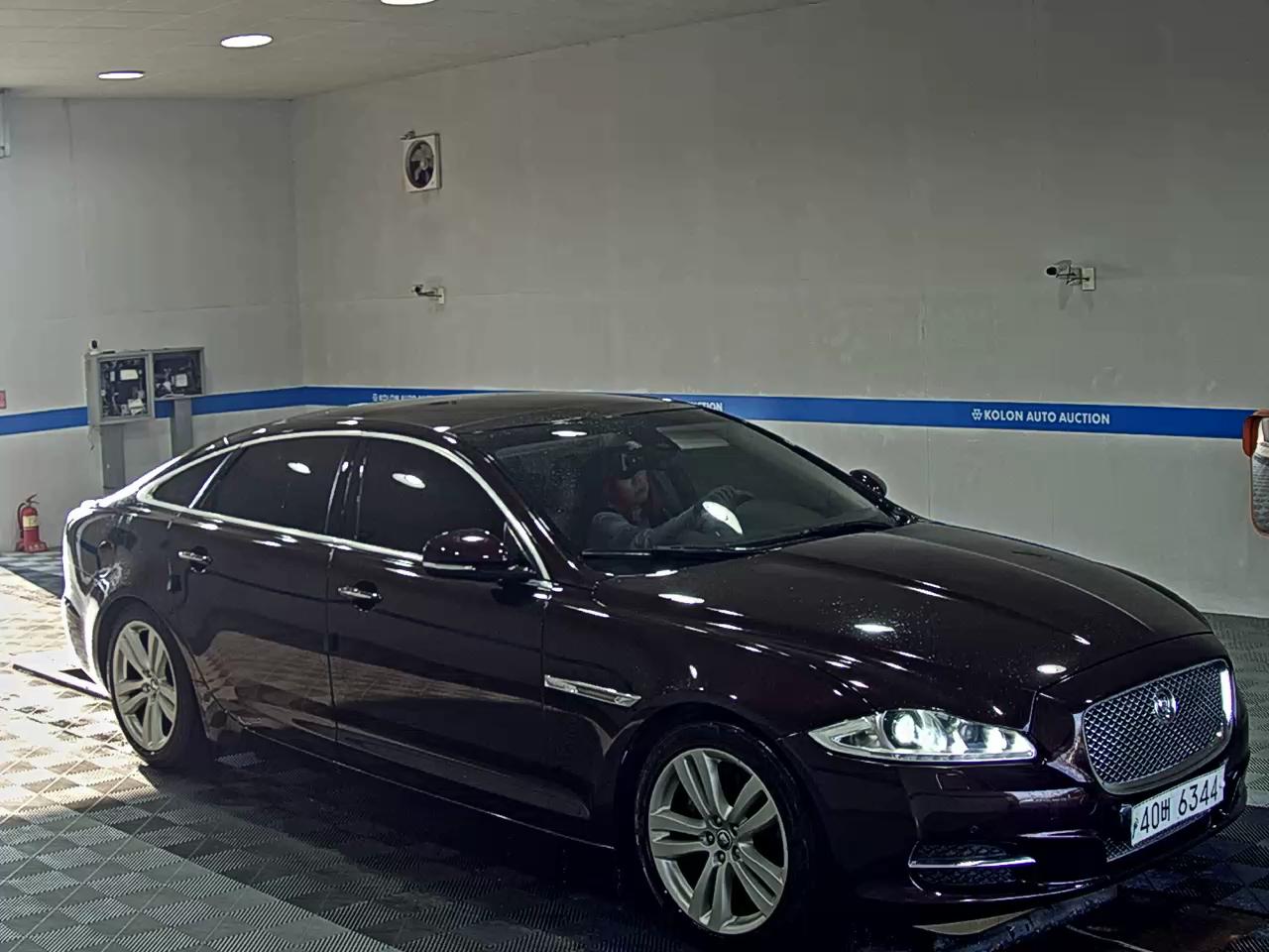 جاكوار Xj (8Th Gen) 5.0 Lwb بريميوم لكجري 2010 بريميوم فاخر