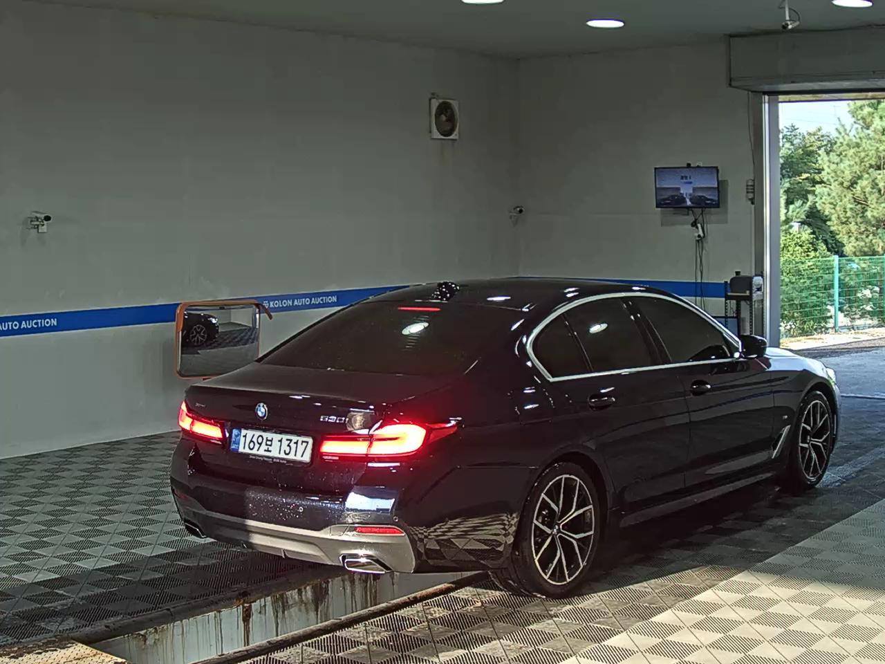 بي إم دبليو 5 Series (7Th Gen) 530I إكس درايف M Sport Pack 2021 SPORT