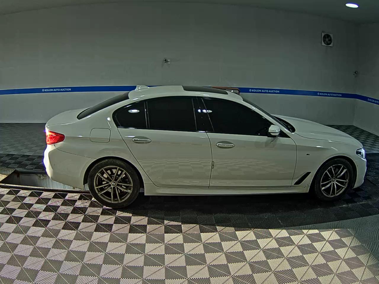 بي إم دبليو 5 Series (7Th Gen) 520D M Sport Pack 2017 SPORT