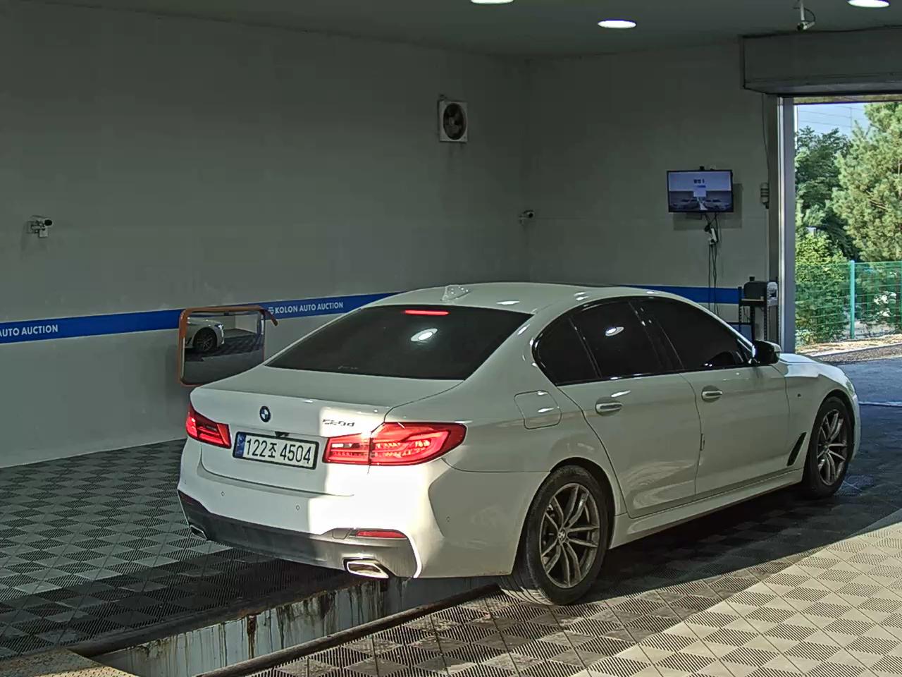 بي إم دبليو 5 Series (7Th Gen) 520D M Sport Pack 2017 SPORT