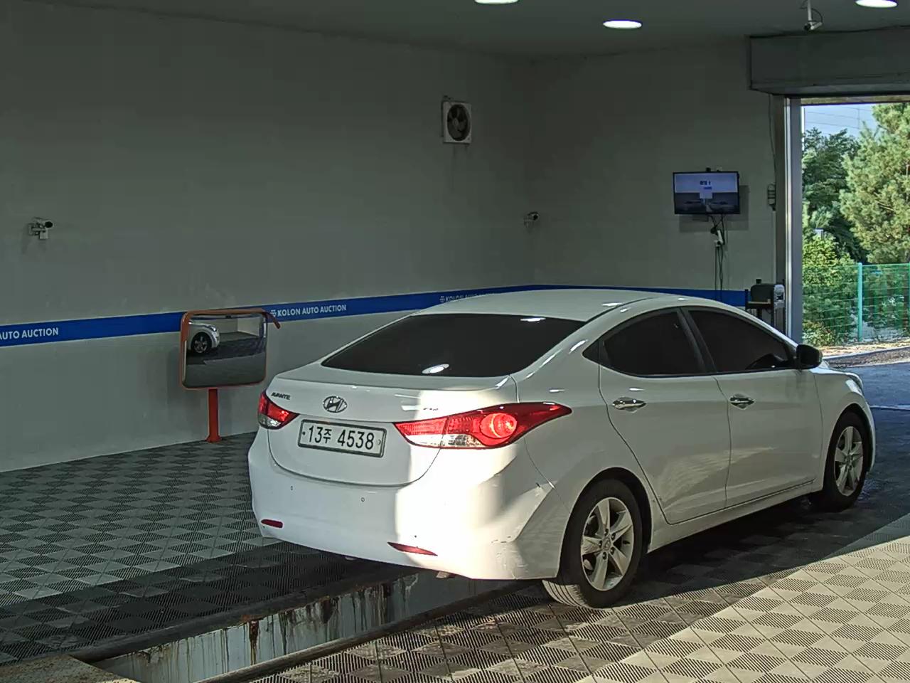 هيونداي أفانتي 2013 M16