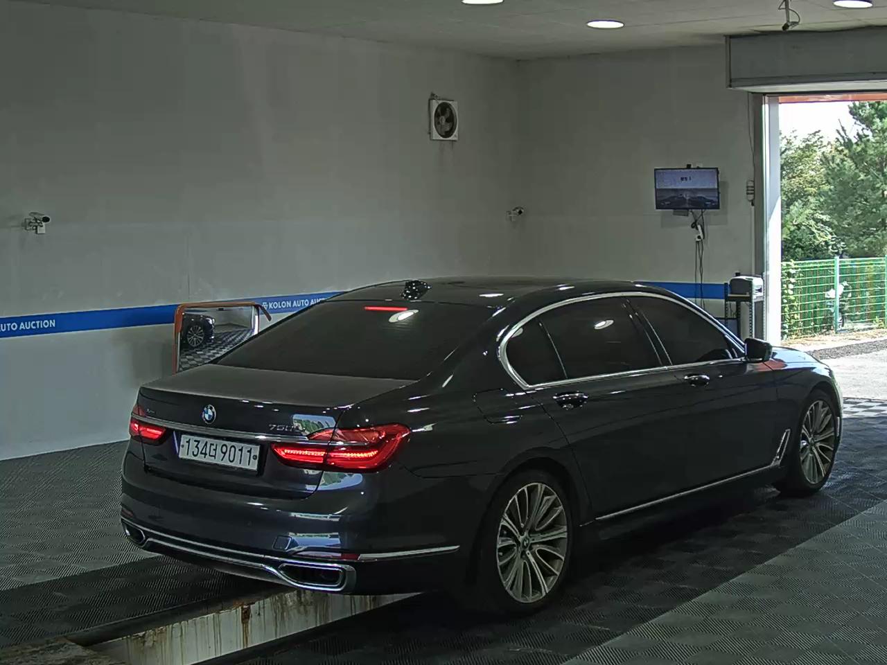 بي إم دبليو 7 Series (6Th Gen) 750Li إكس درايف 2017 750Li