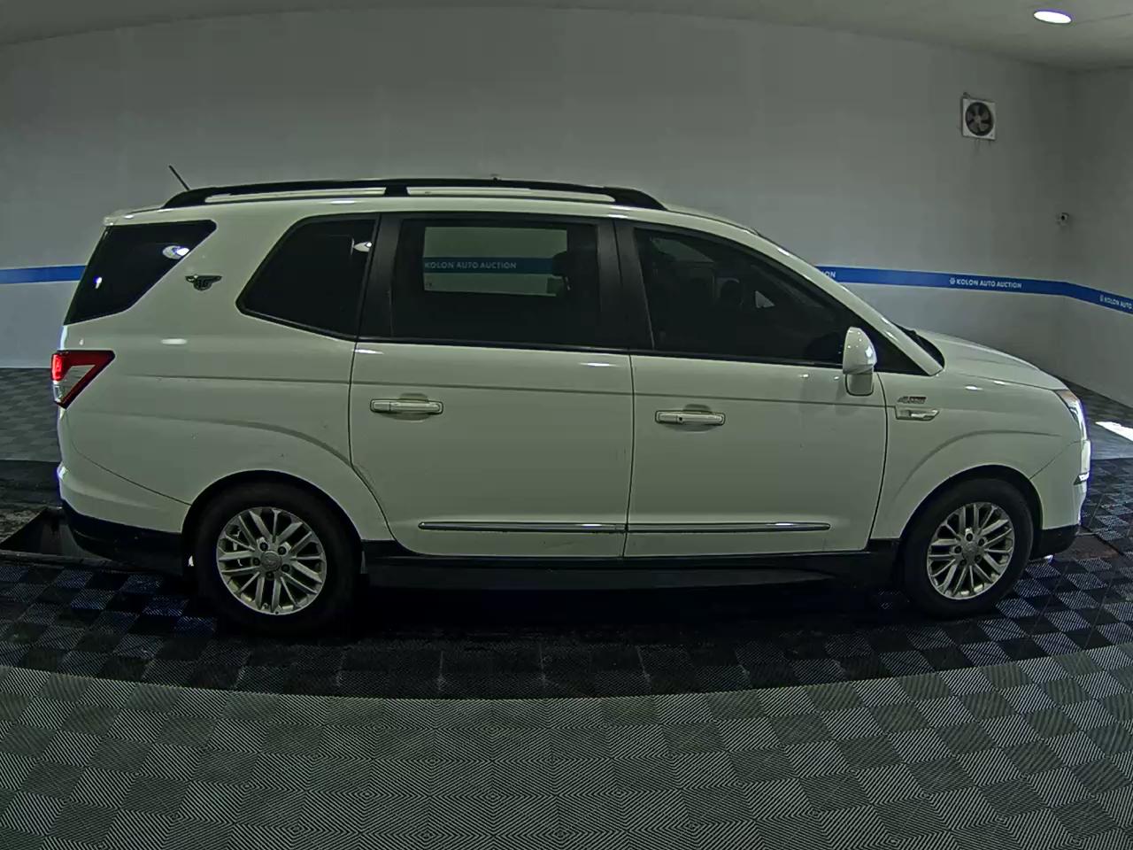 كي جي موبيليتي Mobility (سانج يونج) كوراندو Tourismo 2.0 دفع رباعي 11 Seater GT 2014 GT
