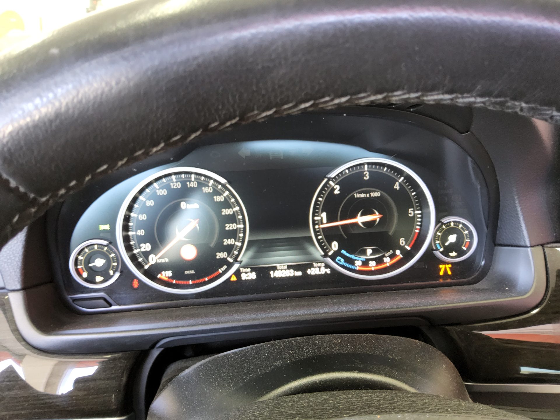بي إم دبليو 5 Series (6Th Gen) 520D إكس درايف لكجري Line بلس 2016 فاخر LINE PLUS