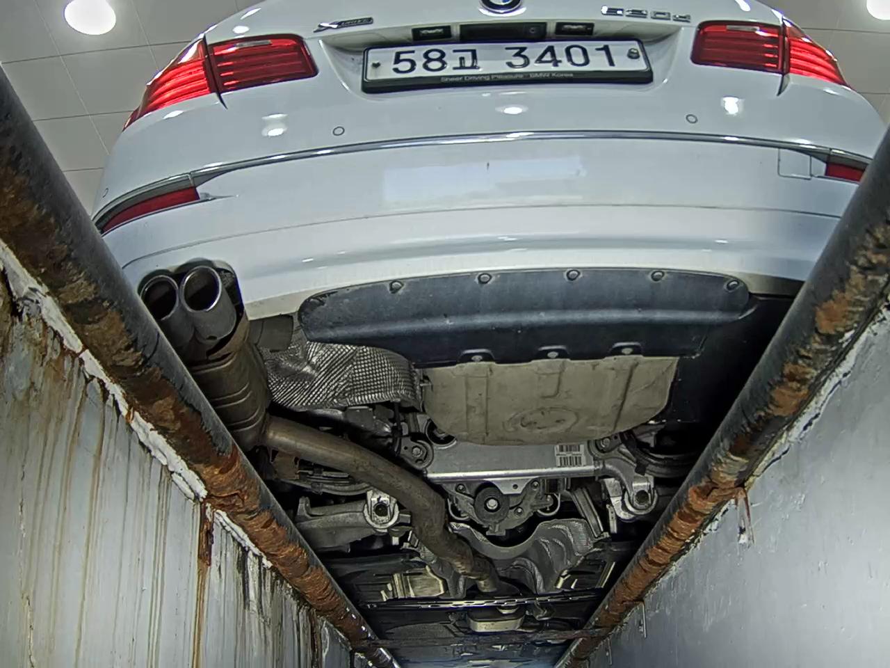 بي إم دبليو 5 Series (6Th Gen) 520D إكس درايف لكجري Line بلس 2016 فاخر LINE PLUS