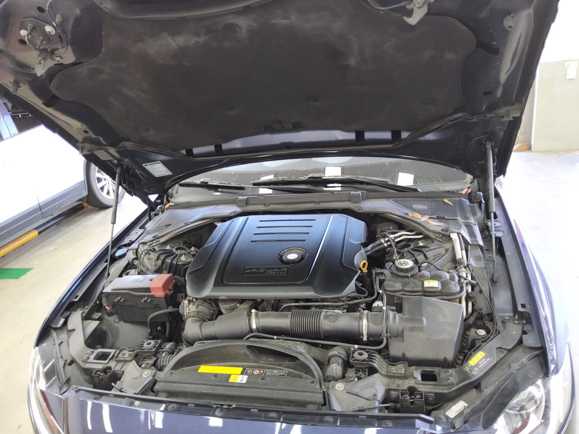جاكوار Xf (2Nd Gen) 2.0 20D بريستيج 2018 PRESTIGE
