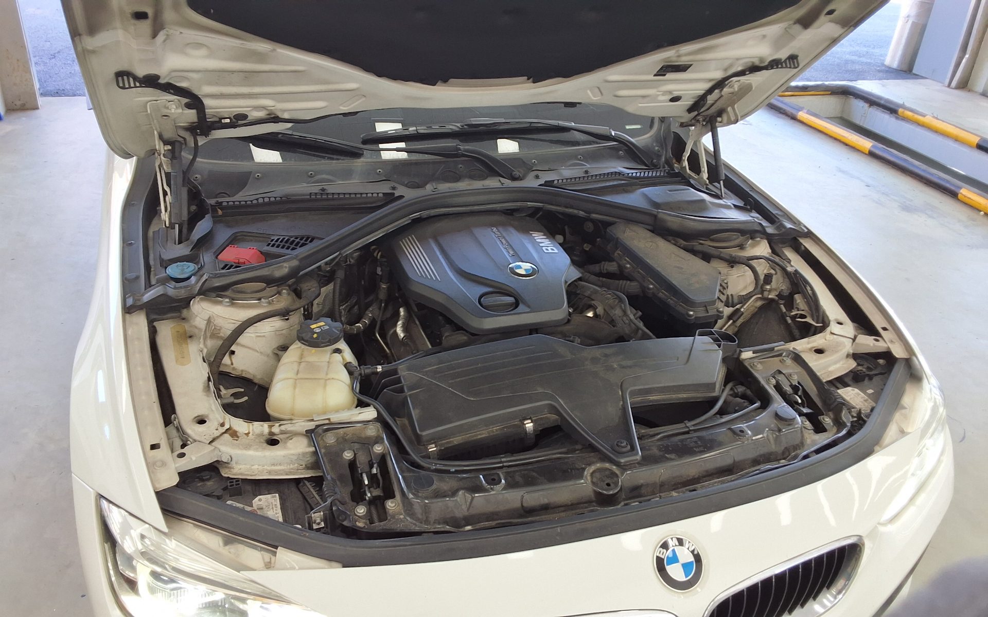 بي إم دبليو 3 Series (6Th Gen) 320D 2017 320d