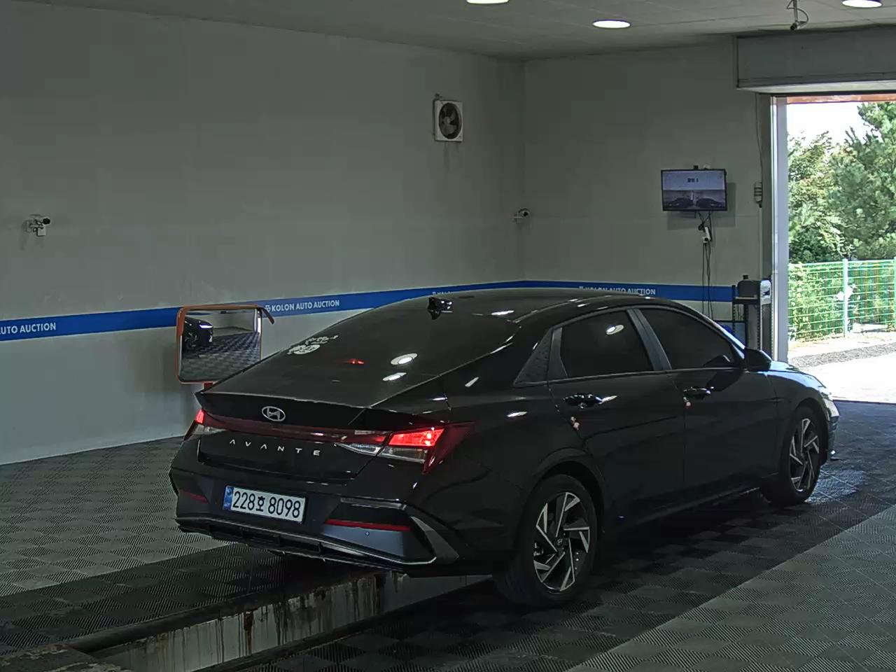 هيونداي أفانتي 2025 MODERN