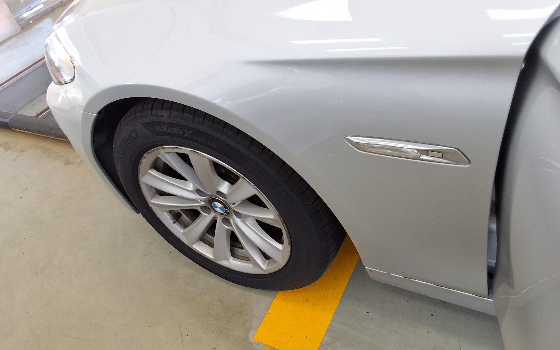بي إم دبليو 5 Series (6Th Gen) 528I 2010 528i