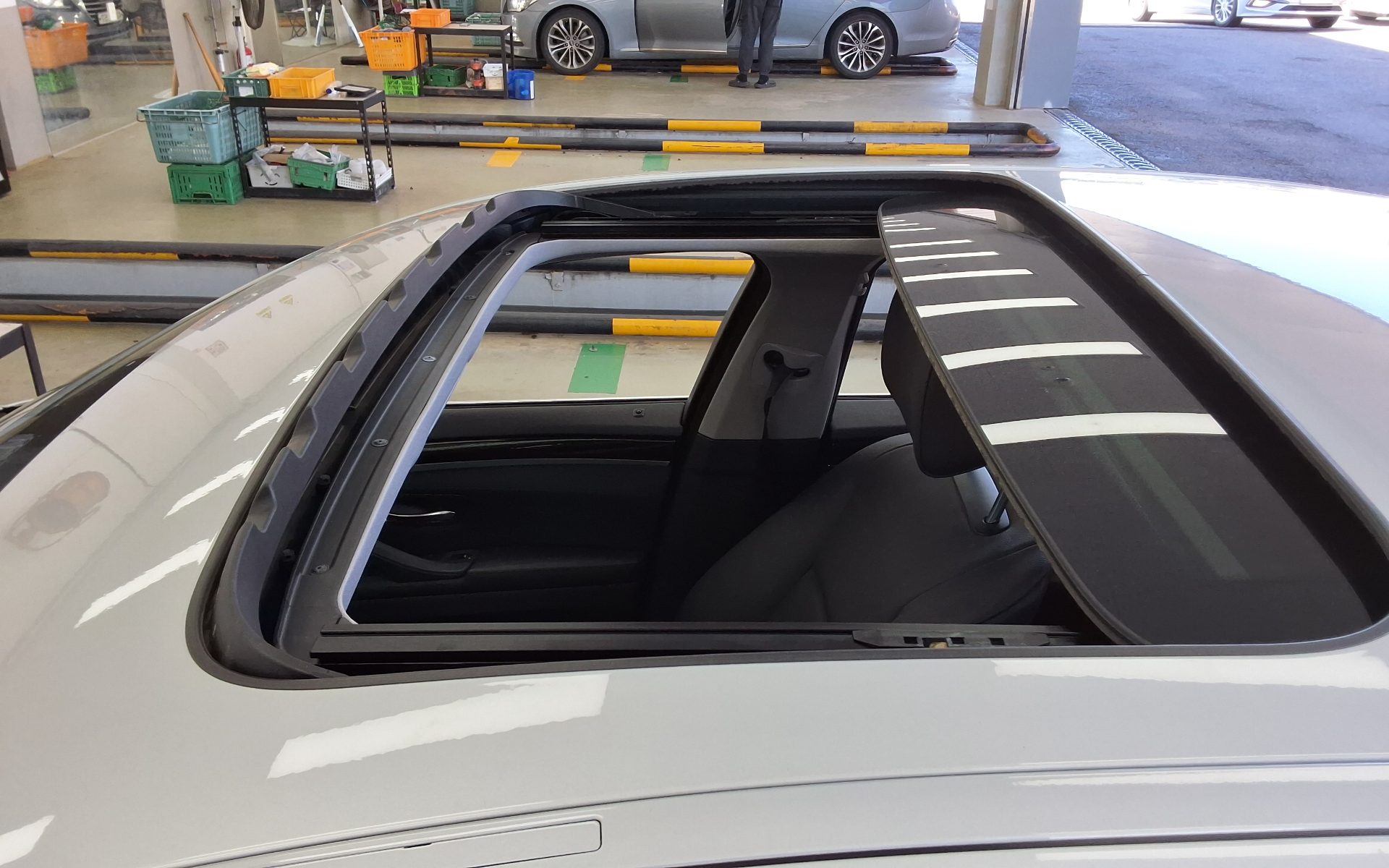 بي إم دبليو 5 Series (6Th Gen) 528I 2010 528i