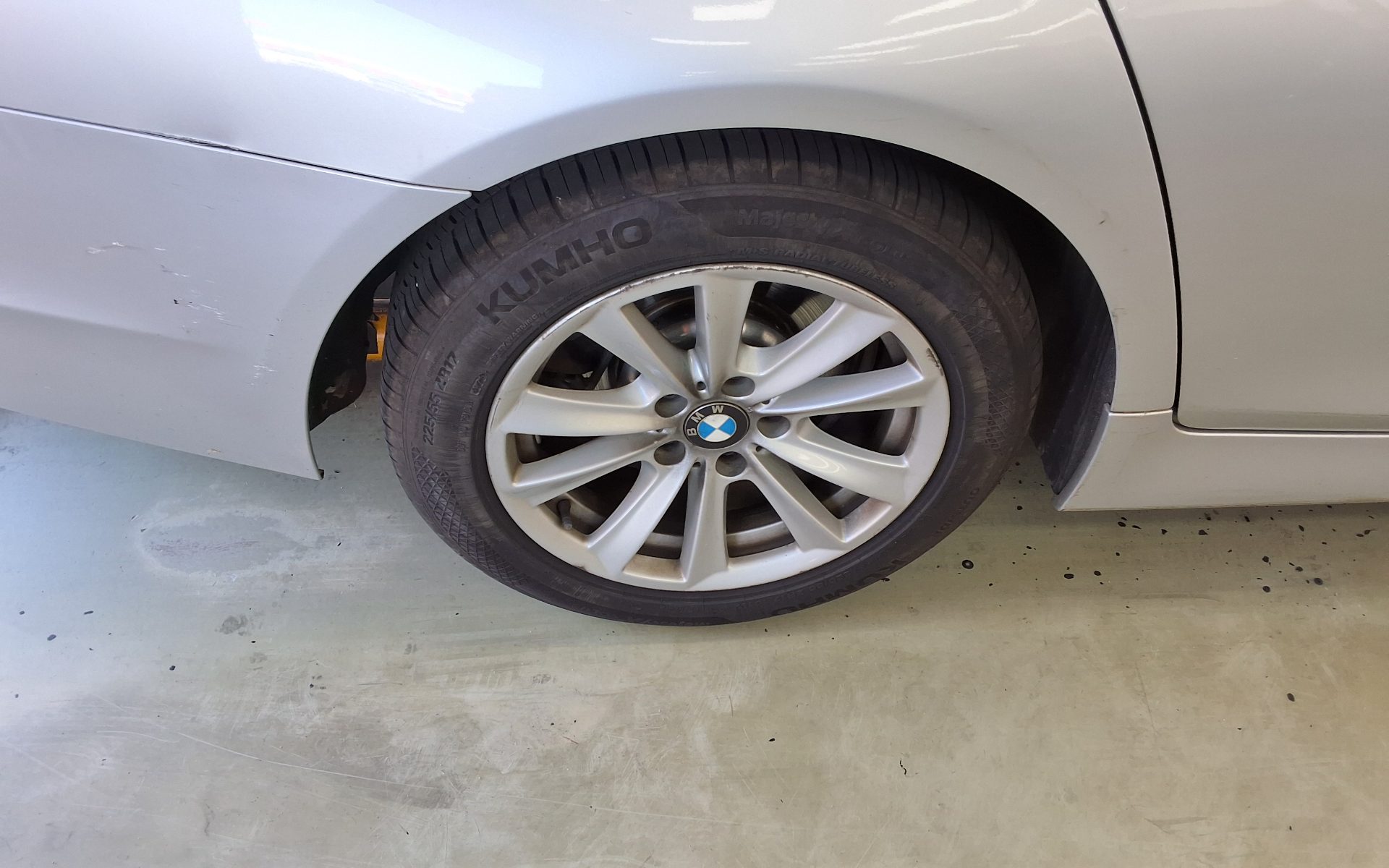 بي إم دبليو 5 Series (6Th Gen) 528I 2010 528i