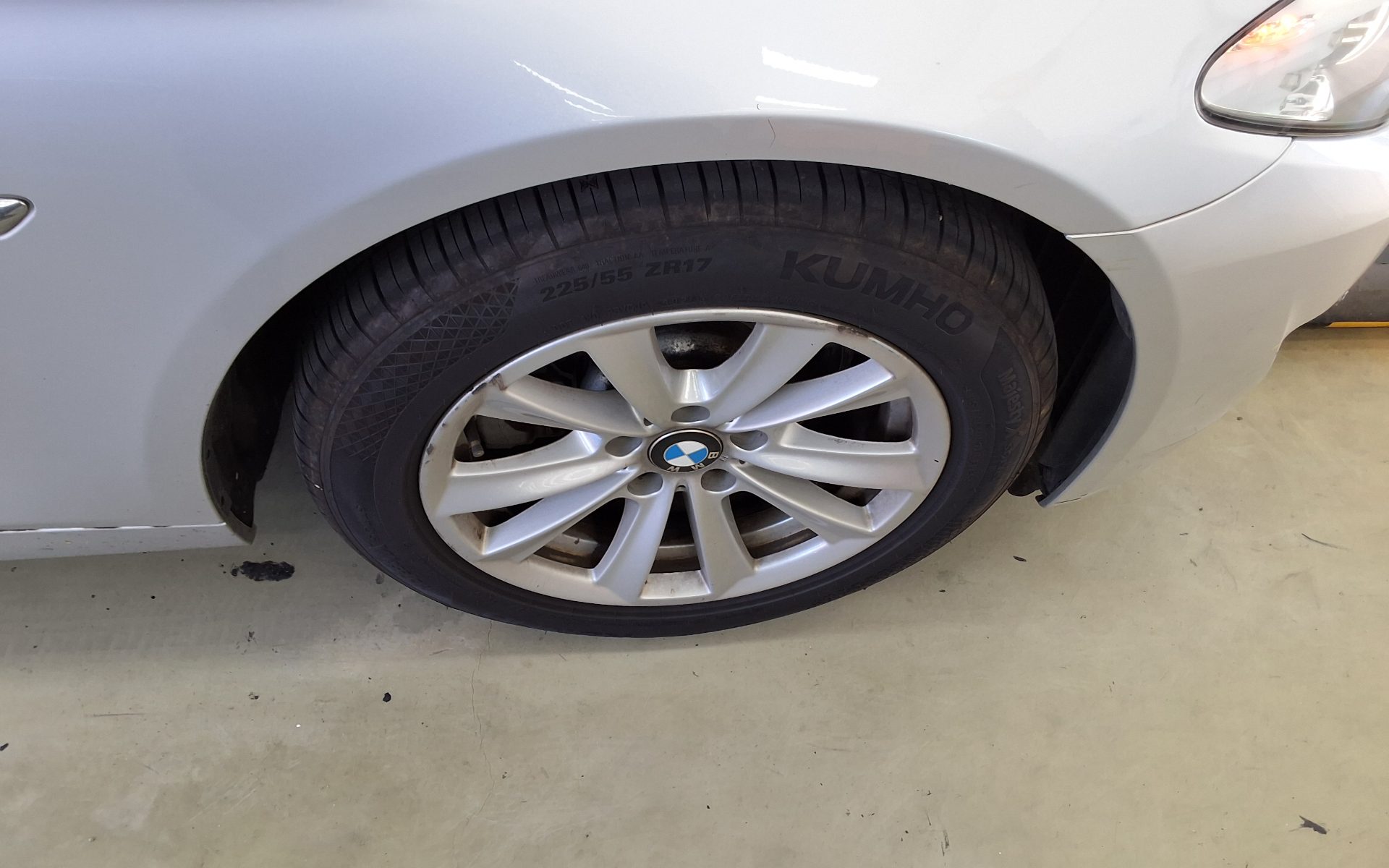 بي إم دبليو 5 Series (6Th Gen) 528I 2010 528i