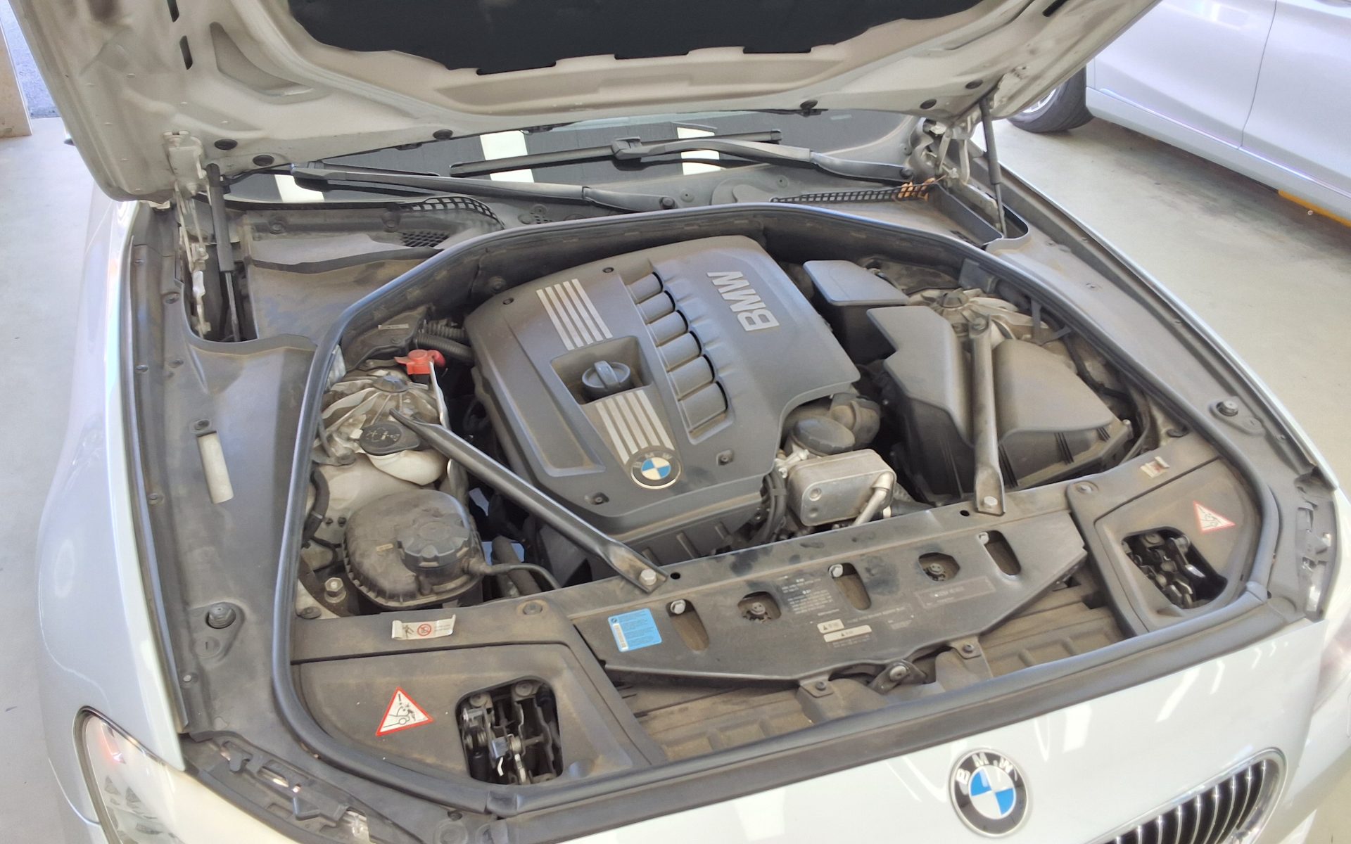 بي إم دبليو 5 Series (6Th Gen) 528I 2010 528i