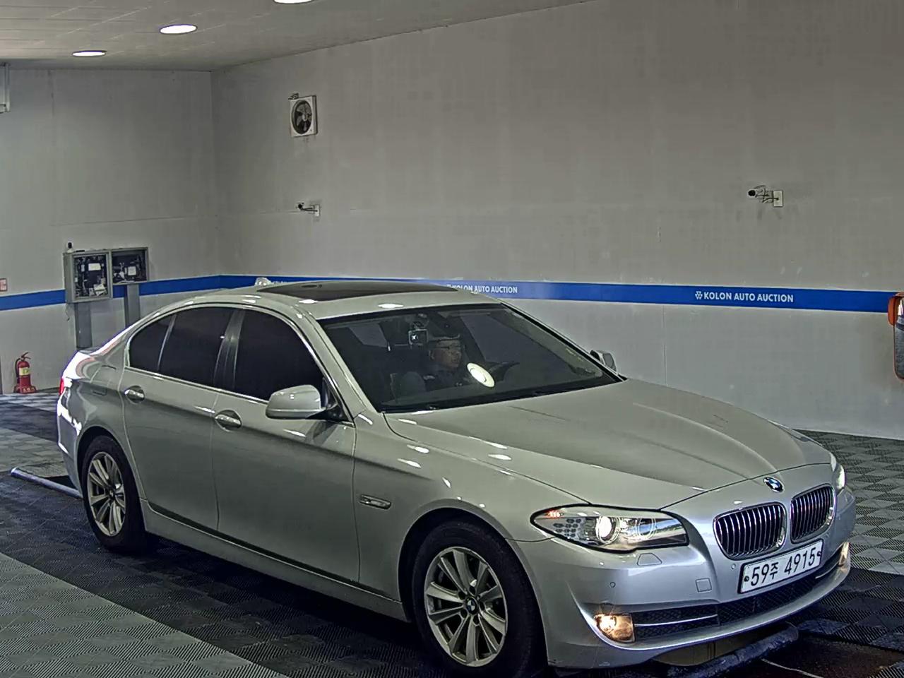بي إم دبليو 5 Series (6Th Gen) 528I 2010 528i