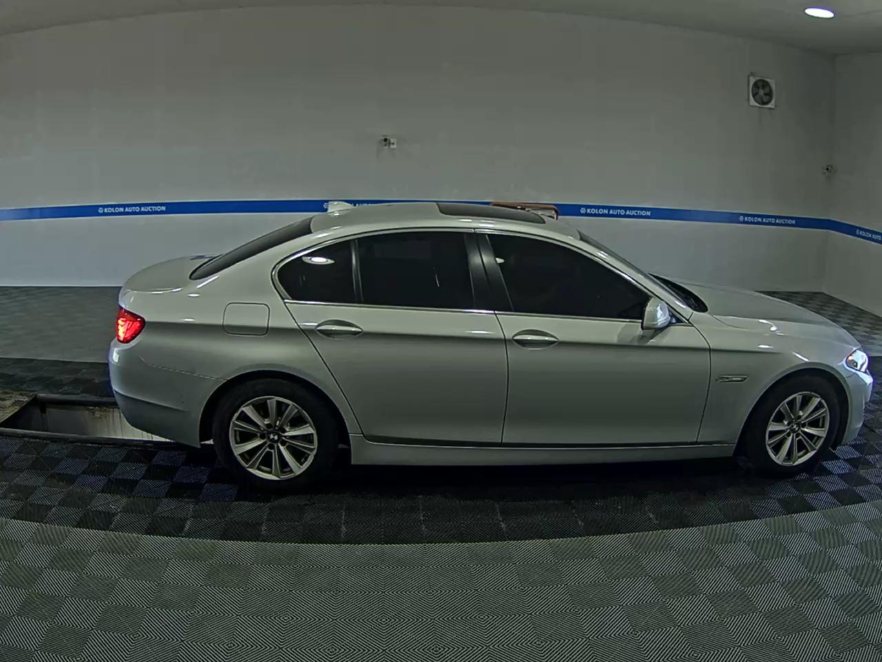 بي إم دبليو 5 Series (6Th Gen) 528I 2010 528i