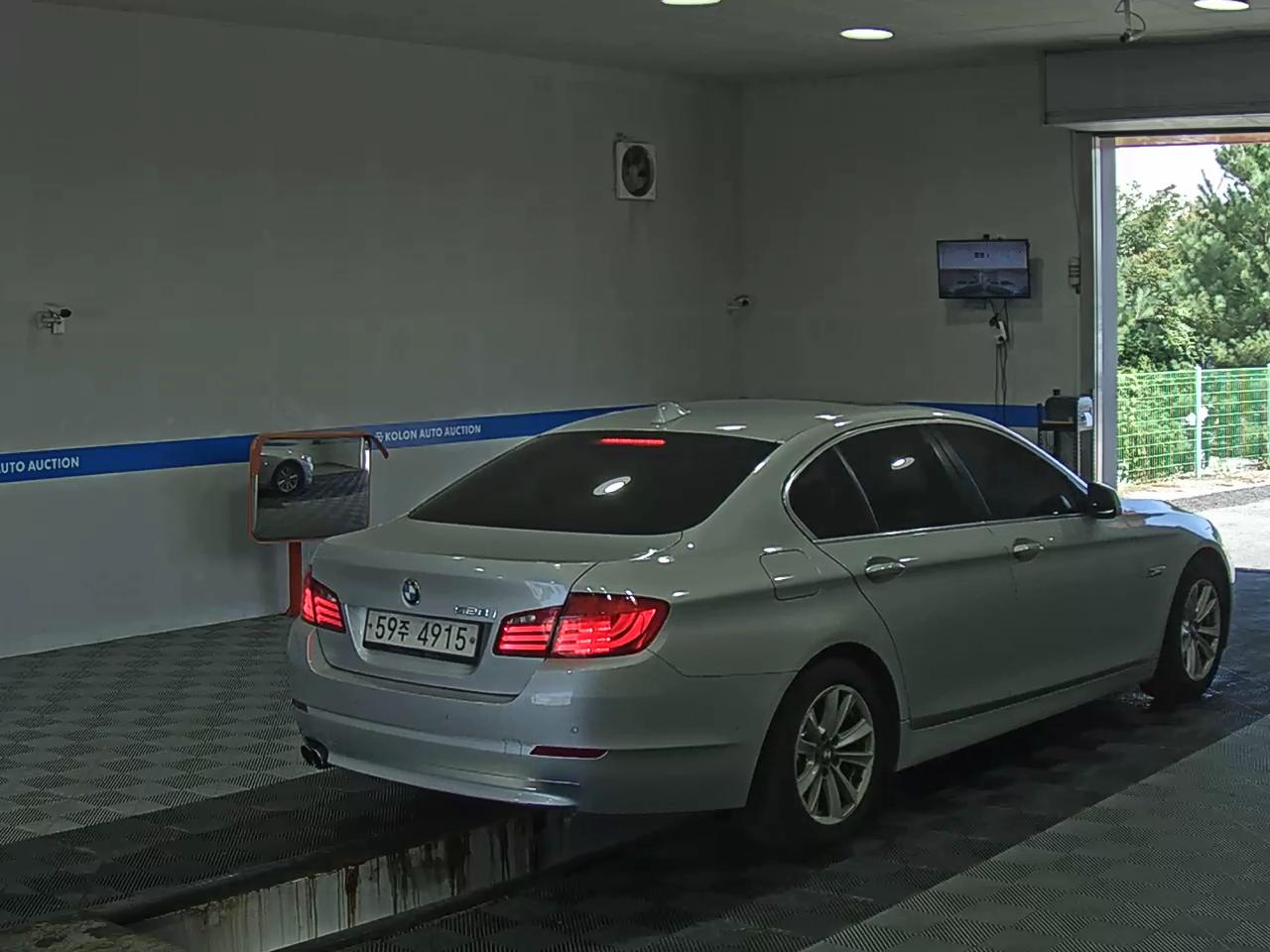 بي إم دبليو 5 Series (6Th Gen) 528I 2010 528i
