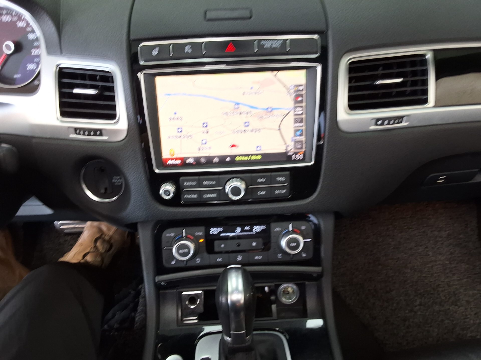 فولكس فاجن الجديد طوارق (2Nd Gen F 2016 LINE